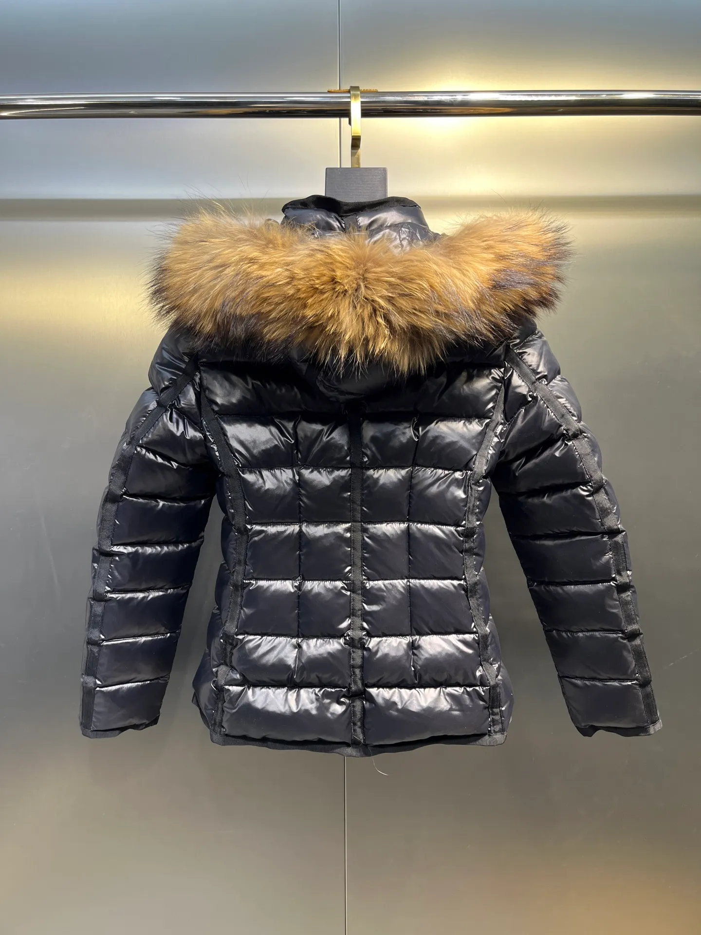 P1160 Moncler Armoise short slim fit women's down jacket, oversized fox fur, imported nylon fabric zipper closure Size: 1-2-3-4
