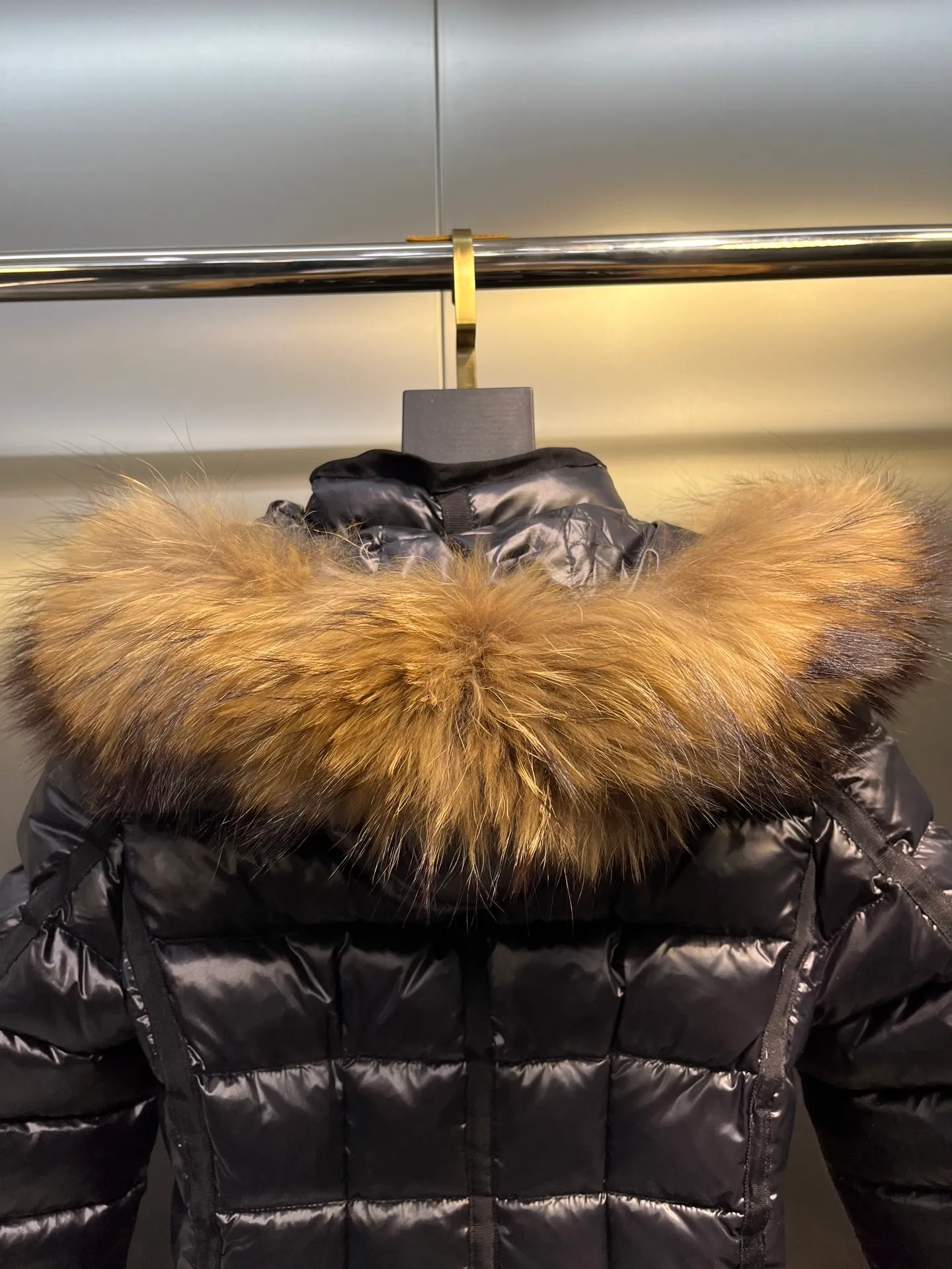 P1160 Moncler Armoise short slim fit women's down jacket, oversized fox fur, imported nylon fabric zipper closure Size: 1-2-3-4