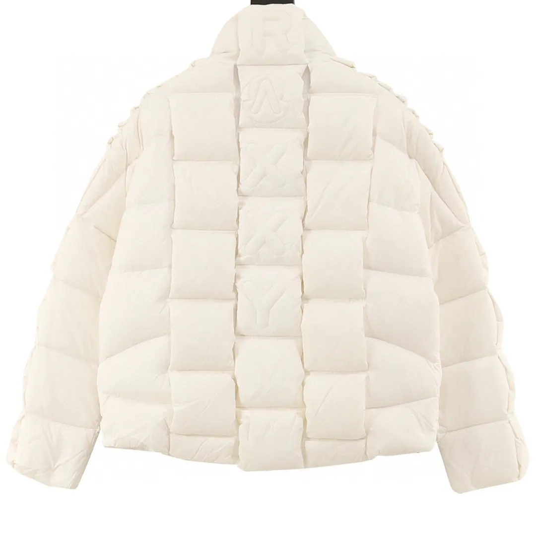 P900 Moncler  Actors Zhou Yutong and Wang Anyu passionately interpret the "dream staircase" design concept. This three-dimensional quilted down jacket is made of lightweight tear-resistant fabric and was created in collaboration with Christopher Raxxy. This down jacket is inspired by a spiral staircase, with decorative elements that represent the winding steps of destiny. Details •Made from lightweight ripstop fabric •Lined in fine ripstop fabric •Zipper opening •Hidden pockets •Windproof fly •Zipper closure •Quilted patch, filled with down •Co-branded felt logo patch Black/Milk White/Couple Style No.: A88# Color: Black White Size: 0-4