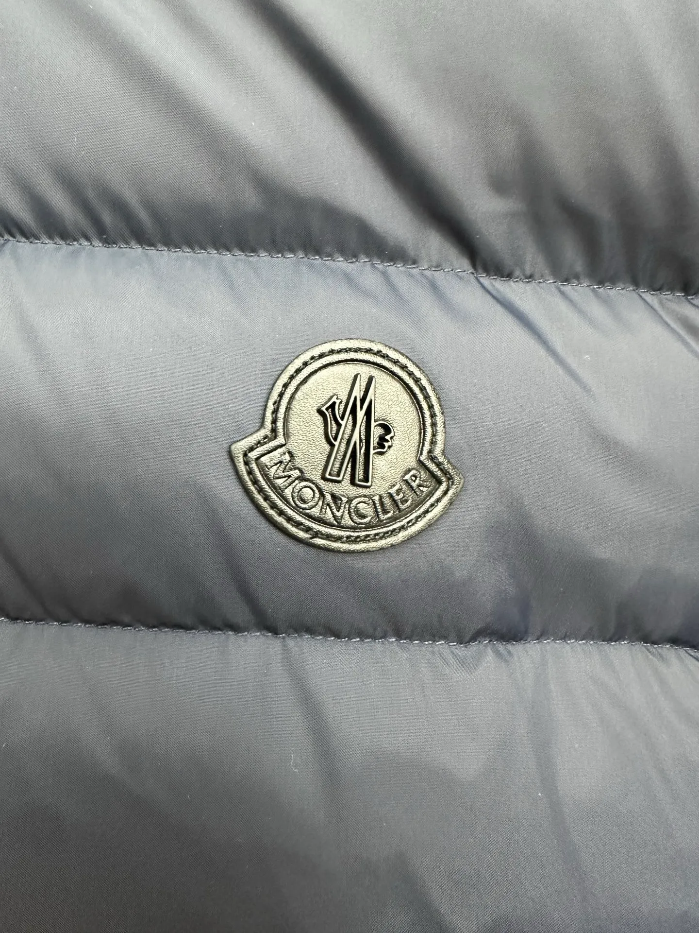 P700 Moncler lightweight vest feather/Treompan down vest "Sensing system, built-in chip" 2021 new national standard 95 plain white duck down has passed the inspection (reprint and change to 90). The feather bones are very small and silkless. Just cut it and look at it. Customized glued high-density fabric, original hardware custom zipper (high texture and sparkling), high-tech precision wiring, every line is straight! Color: navy size: 1-5 yards