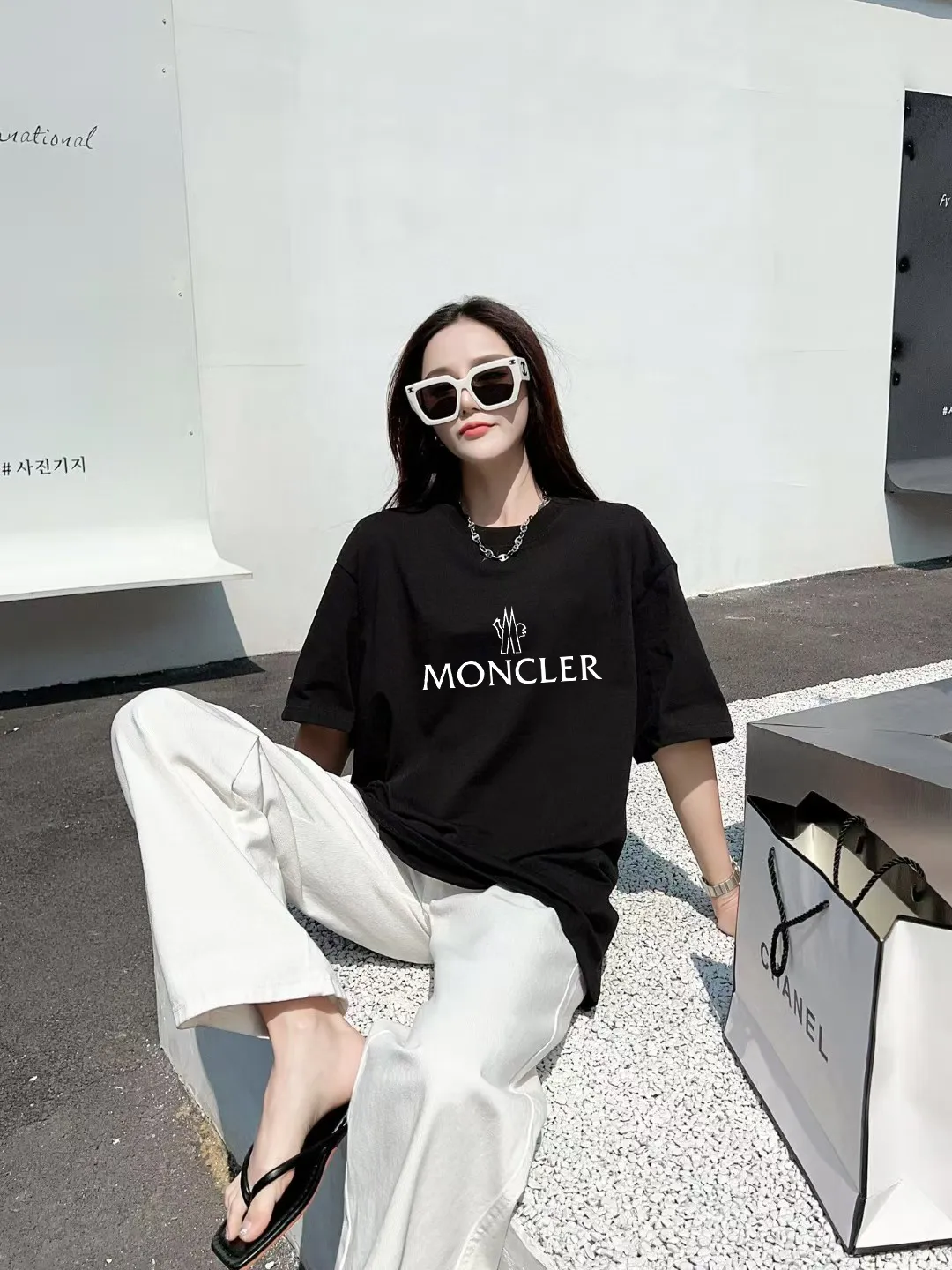 P140 [MONCLER] 2025FW short-sleeved T-shirt, badge + LOGO thick plate, high-end 26s double yarn 300g fabric, heavy fabric, custom stretcher rib, same cylinder and dye, complete three standards, same style for men and women, color: black, white, size: S M L XL 2XL