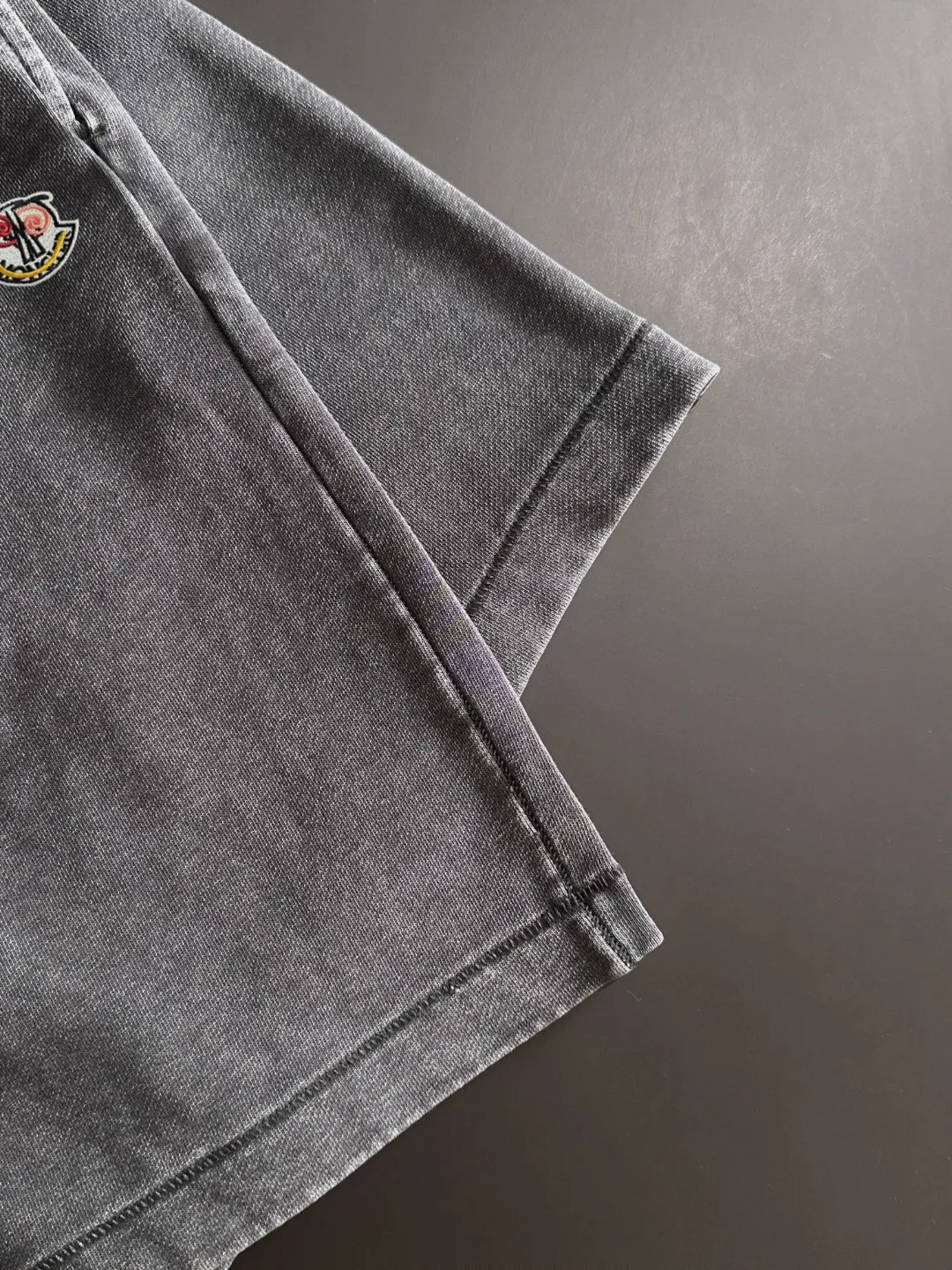 Next day shipment P300 High quality MONCLER/muzzle 2025 spring and summer new style high-definition elastic band casual solid color loose shorts, made with machines imported from Italy. The hem of the trousers is stitched with two needles. The stitching is fine and firm. The fabric is customized at the counter and has high breathability and comfort. The details are impeccable. The brand element design concept reflects high quality. It feels delicate and soft! It presents a casual cut and the upper body shape is great! Size: S-XXL