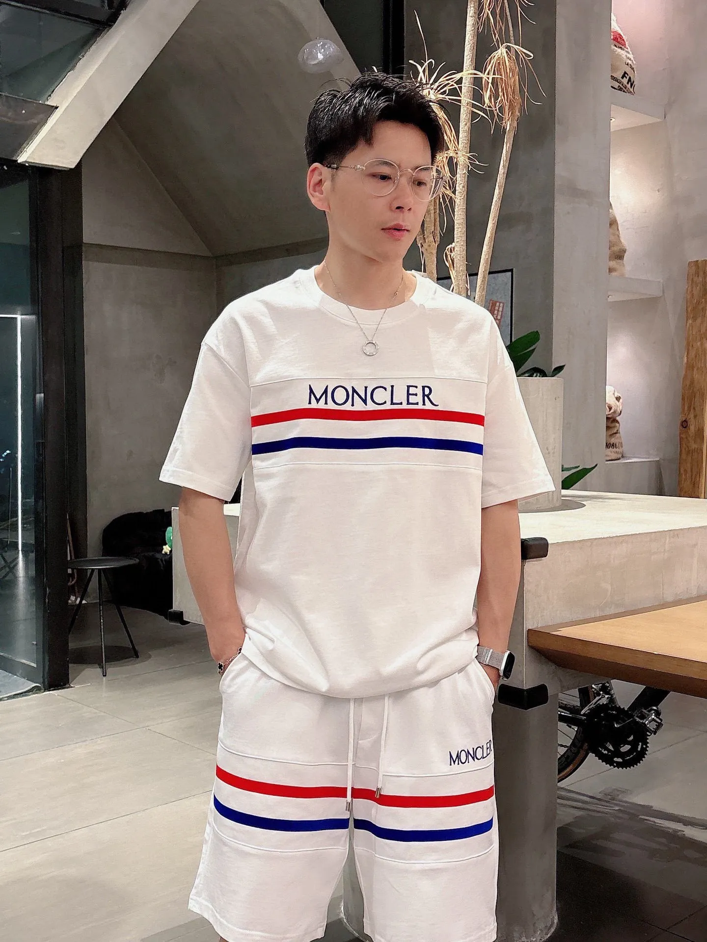 P570 Brand [MONCLER Mouth Covered] 2025 round neck short-sleeved shorts suit. The pure cotton fabric upper body will not be stuffy, the smooth and comfortable skin-friendly effect is more breathable, the fabric has its own texture, classic logo technology, a new interpretation from a unique angle, fashionable and versatile choice! Size: M-3XL (maximum wear: 190 pounds)