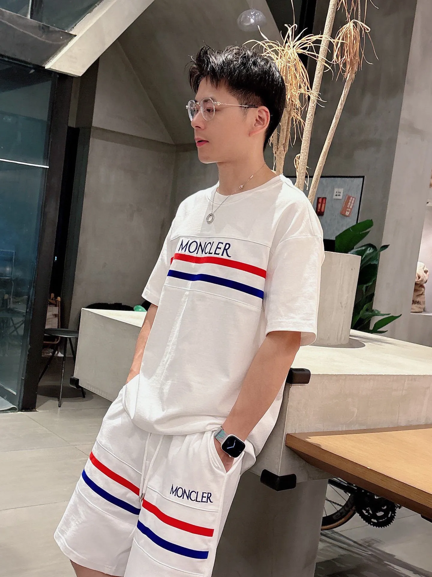 P570 Brand [MONCLER Mouth Covered] 2025 round neck short-sleeved shorts suit. The pure cotton fabric upper body will not be stuffy, the smooth and comfortable skin-friendly effect is more breathable, the fabric has its own texture, classic logo technology, a new interpretation from a unique angle, fashionable and versatile choice! Size: M-3XL (maximum wear: 190 pounds)