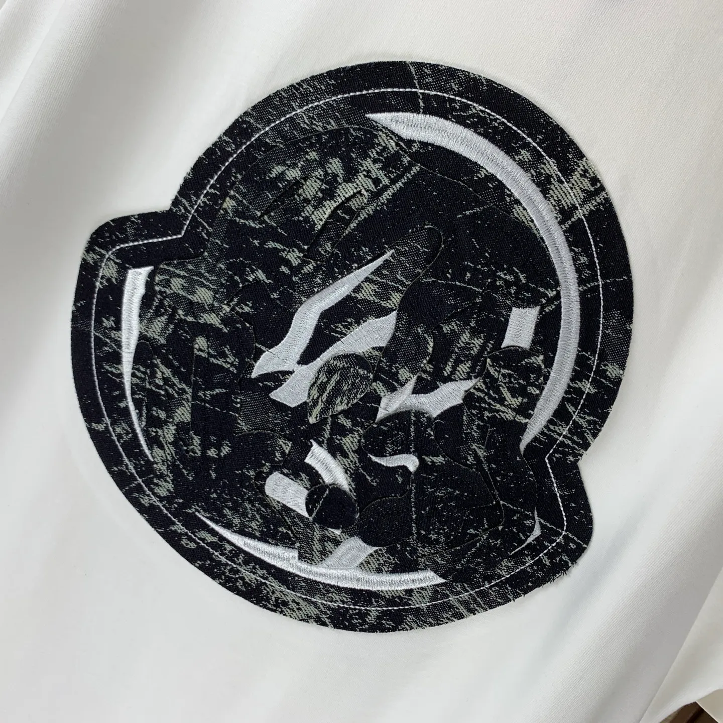 P180 MONCLER 2025 spring and summer new style, personalized denim embroidery, round neck short-sleeved T-shirt, fashionable men and women, S M L XL XXL five sizes black white
