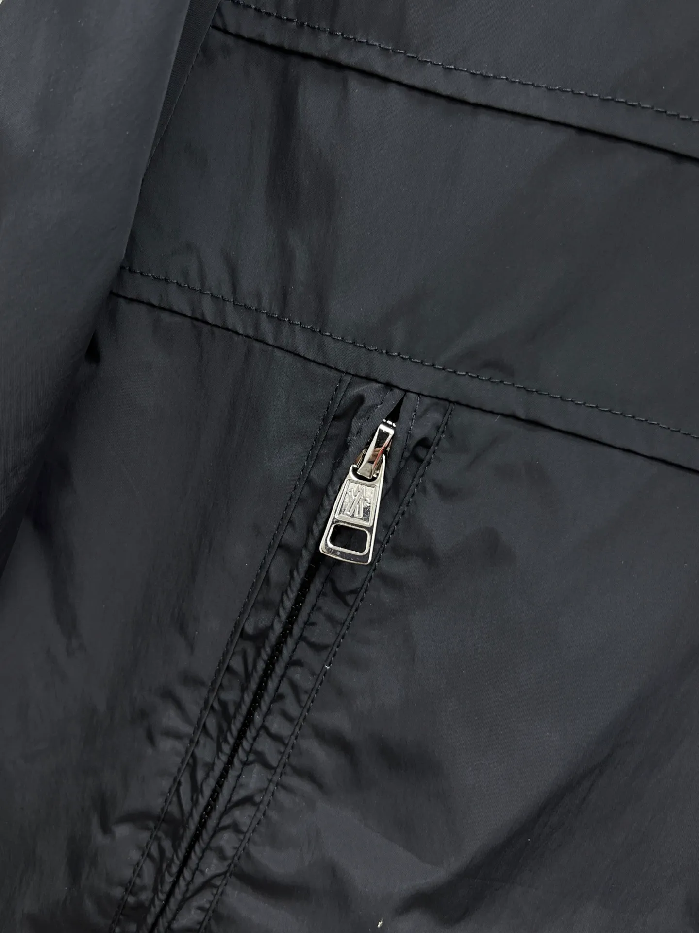 P500 Moncler (reversible) 🌟New hooded jacket 🔥Official website synchronized ✨Hot-selling channel goods High-end customization The quality can withstand any form of inspection, giving you a unique upper body experience! All have gone through a strict selection process and are customized with original accessories. They are fashionable and versatile. The upper body is elegant and handsome, full of personality, and has a brand-new visual sense. 👍High version 🐎🐎Size: M-3XL (size chart in the last picture)