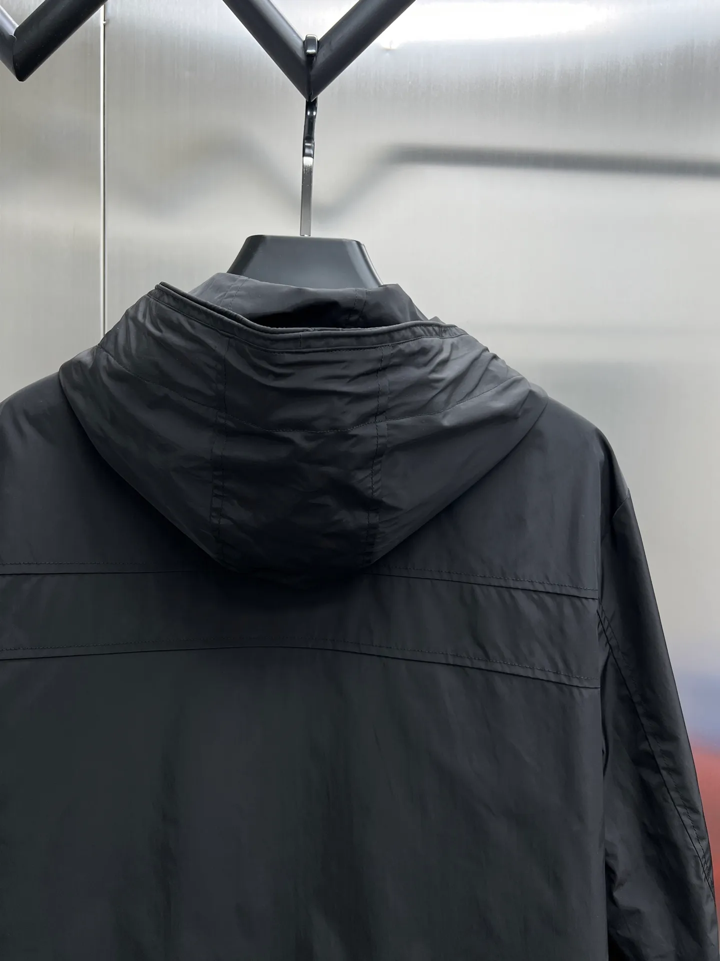 P500 Moncler (reversible) 🌟New hooded jacket 🔥Official website synchronized ✨Hot-selling channel goods High-end customization The quality can withstand any form of inspection, giving you a unique upper body experience! All have gone through a strict selection process and are customized with original accessories. They are fashionable and versatile. The upper body is elegant and handsome, full of personality, and has a brand-new visual sense. 👍High version 🐎🐎Size: M-3XL (size chart in the last picture)
