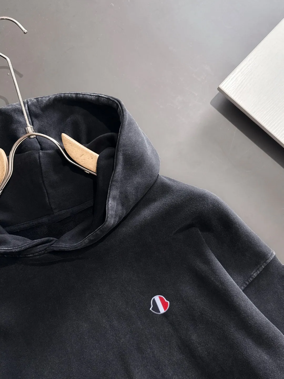 Next day shipping P720 MONCLER/Mongolian high quality 2025 autumn and winter new casual heavy industry suit exclusively developed by yb! High quality production! The top version of the trading company channel order, external orders for imported custom fabrics, high breathability and comfort, impeccable details, absolutely worth buying! This type of suit is also a must-have for lazy people. You don’t have to think about how to match it, you can just get it in one set! Brand element design concept, delicate and soft feel! It presents a casual cut and the upper body shape is great! On sale simultaneously on the official website! From a high-end men's positioning brand, the low-key luxury taste is irresistible! Exquisite workmanship and impeccable quality! The overall style is simple, fashionable and timeless, fully meeting the requirements of stylish and tasteful dressing! Sizes: S to XXL (or state your height and weight when placing an order)