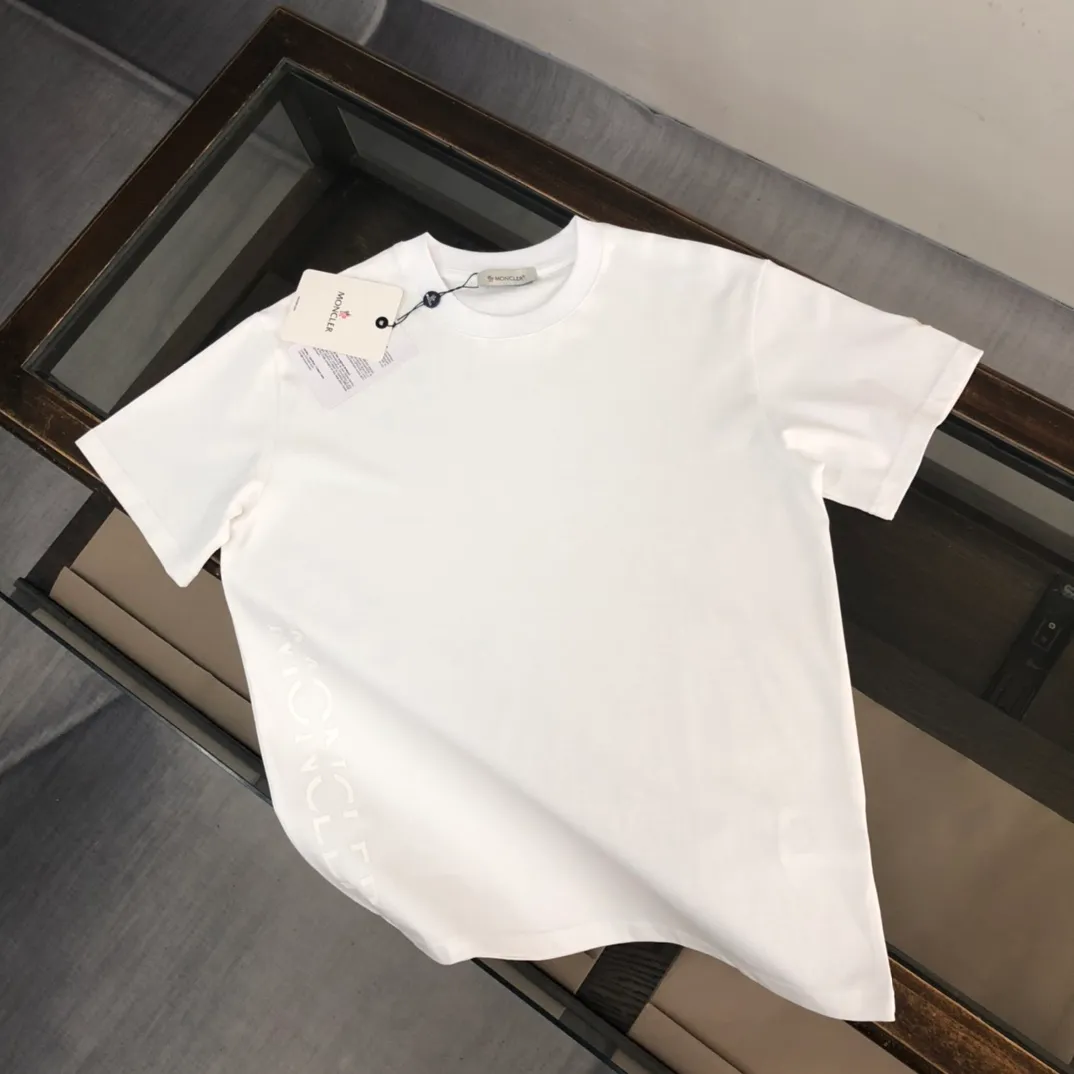 P160 🔥MONCLER New model of Mongolian mouth, customized high-end ready-to-wear! Fashionable and trendy casual short-sleeved T-shirt, gentle, soft, delicate and soft, skin-friendly on the upper body, comfortable and cool, with brand letters embossed printed logo design on the side, full of vitality! A fashionable and versatile must-have! Color: black white Size: S～XL (loose version, please state your height and weight when placing an order)