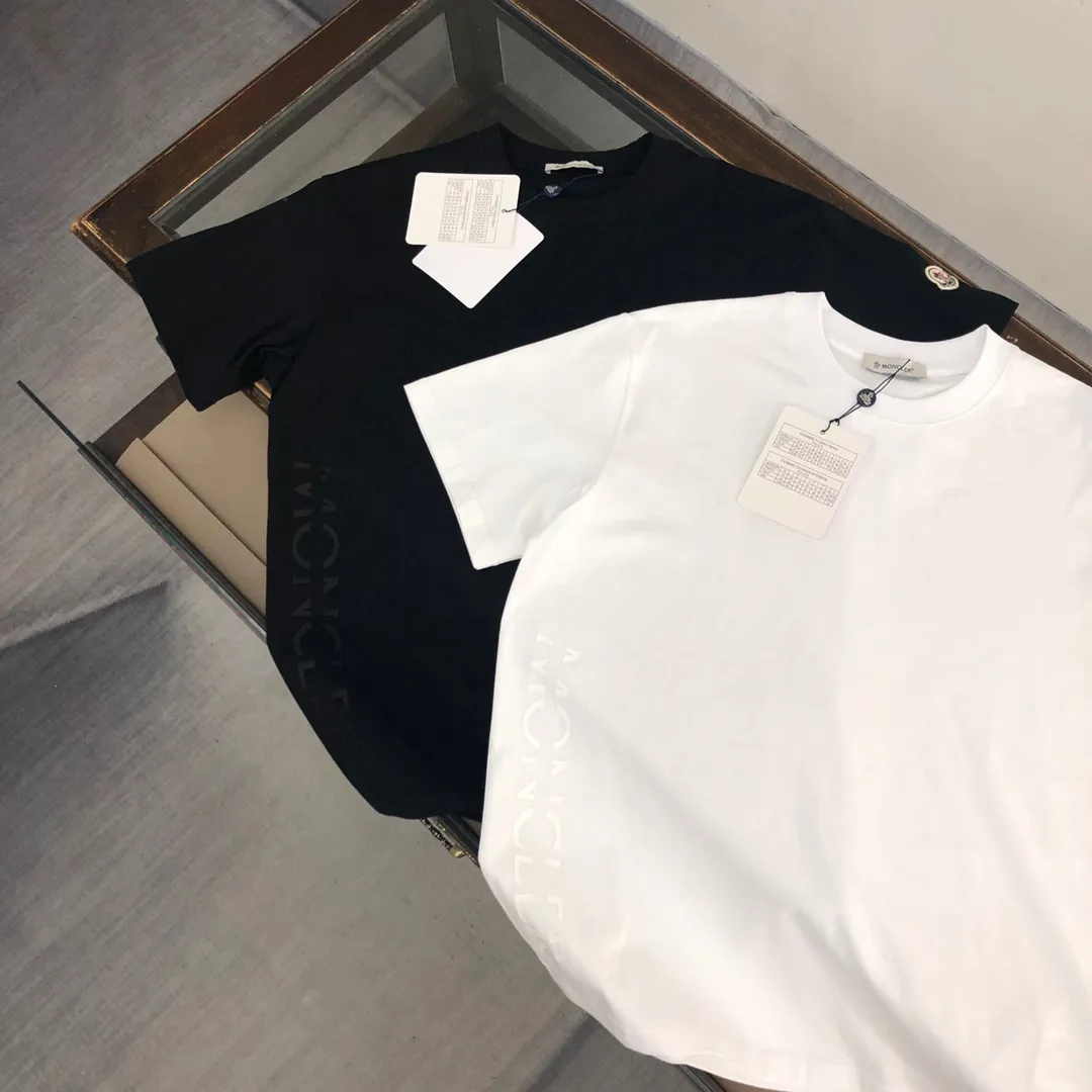 P160 🔥MONCLER New model of Mongolian mouth, customized high-end ready-to-wear! Fashionable and trendy casual short-sleeved T-shirt, gentle, soft, delicate and soft, skin-friendly on the upper body, comfortable and cool, with brand letters embossed printed logo design on the side, full of vitality! A fashionable and versatile must-have! Color: black white Size: S～XL (loose version, please state your height and weight when placing an order)