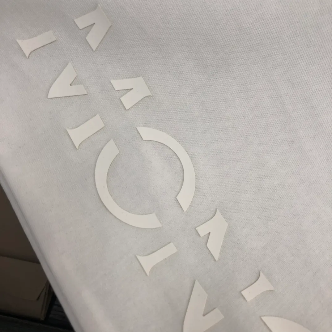 P160 🔥MONCLER New model of Mongolian mouth, customized high-end ready-to-wear! Fashionable and trendy casual short-sleeved T-shirt, gentle, soft, delicate and soft, skin-friendly on the upper body, comfortable and cool, with brand letters embossed printed logo design on the side, full of vitality! A fashionable and versatile must-have! Color: black white Size: S～XL (loose version, please state your height and weight when placing an order)