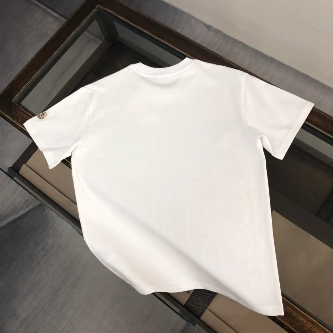 P160 🔥MONCLER New model of Mongolian mouth, customized high-end ready-to-wear! Fashionable and trendy casual short-sleeved T-shirt, gentle, soft, delicate and soft, skin-friendly on the upper body, comfortable and cool, with brand letters embossed printed logo design on the side, full of vitality! A fashionable and versatile must-have! Color: black white Size: S～XL (loose version, please state your height and weight when placing an order)