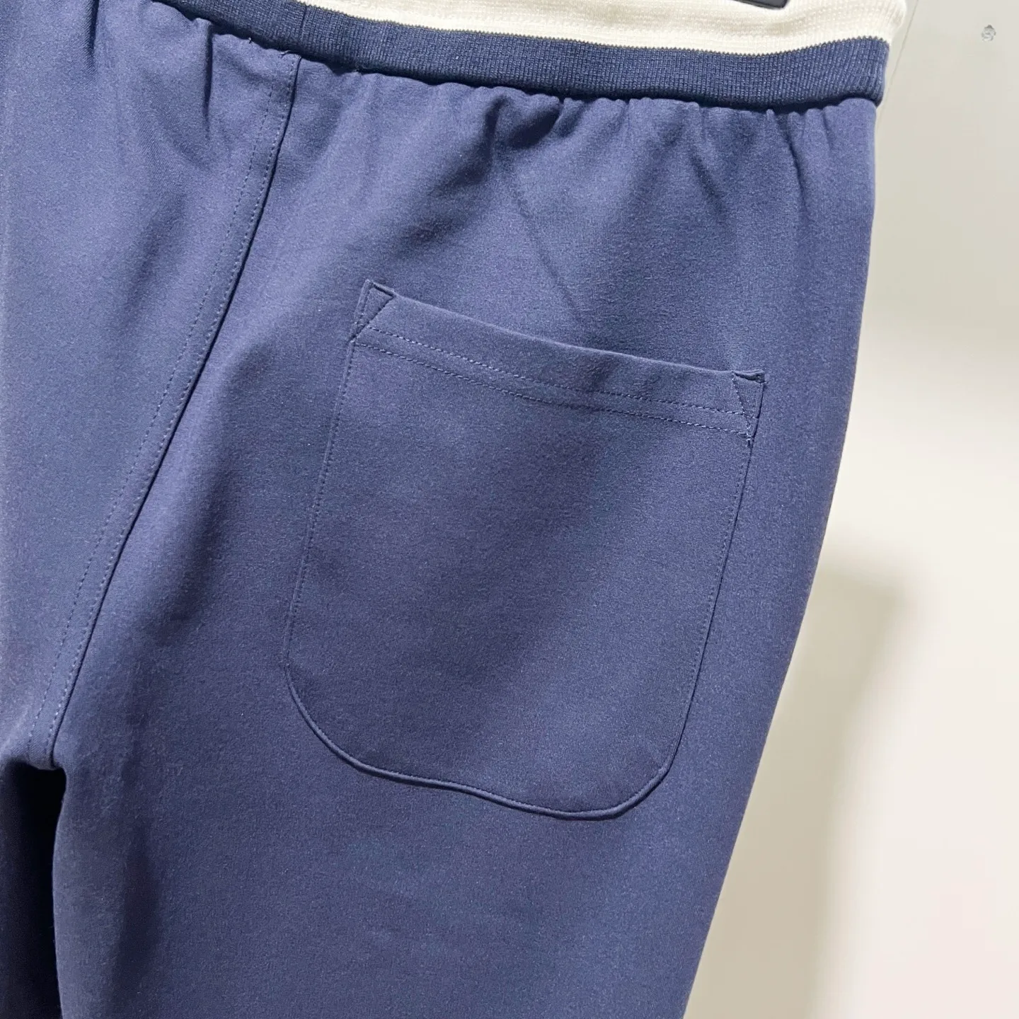 P230 MONCLER/muzzle Custom fabric suit casual sweatpants Simple arm brand LOGO small badge threaded trousers technology Official synchronization High version High quality Fashion personality Versatile trend Pure original quality Original fabric Hang tag Collar label Washed wheat Complete three standards Color: blue. Gray. Size: S-2XL