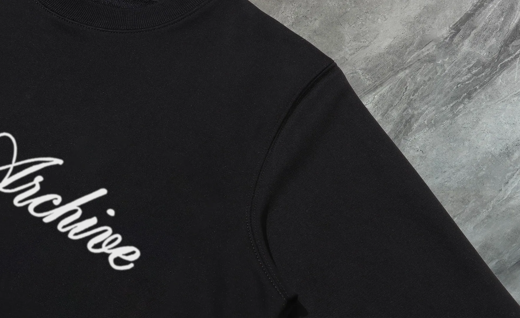 P210 High-version sweatshirt) [Long-term stock] 〖𝐌𝐎𝐍𝐂𝐋𝐄𝐑~Mask〗 Made of 440g heavy-weight fabric. It is different from the market currency. It can be matched with any variety and is properly handsome. 😎The whole dress is made of double waistcoats. The double waistcoats make the whole dress more three-dimensional. Not ordinary factories can do such fine work. 2025 Spring runway version of the T stage, on sale at the counter, round neck terry sweatshirt, high-end double-strand pure cotton, custom-made stretch ribs, dyed in the same vat, complete with three standards, matched with exquisite embroidered LOGO on the chest, simple and advanced, same style for men and women. Color: black, apricot, white, size: S M L XL 2XL