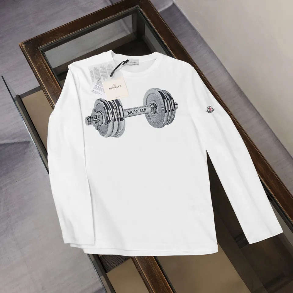 P180, a non-off-the-shelf model, you can trust it. Moncler printed long-sleeved T-shirt, 240g breathable cotton fabric, very soft and comfortable texture, does not shrink, does not deform, does not ball), can be worn alone as a base layer. Original customized accessories, collar label, care mark, hangtag, packaging (perfect details) Color: White Black Size: XS S M L