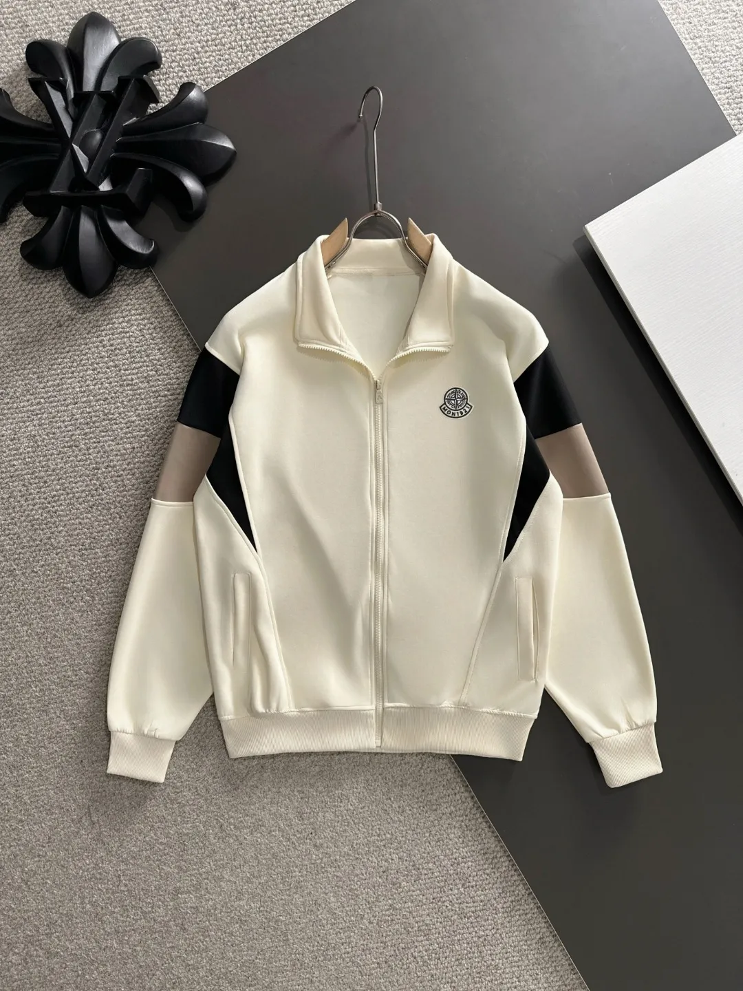 2-3 days to ship P720 Stone lsland/Stone Island joint MONCLER/Mongolian high quality 2025 autumn and winter new casual heavy industry suit exclusively developed by yb! High quality production! The top version of the trading company channel order, external orders for imported custom fabrics, high breathability and comfort, impeccable details, absolutely worth buying! This type of suit is also a must-have for lazy people. You don’t have to think about how to match it, you can just get it in one set! Brand element design concept, delicate and soft feel! It presents a casual cut and the upper body shape is great! On sale simultaneously on the official website! From a high-end men's positioning brand, the low-key luxury taste is irresistible! Exquisite workmanship and impeccable quality! The overall style is simple, fashionable and timeless, fully meeting the requirements of stylish and tasteful dressing! Size: M to 4XL (or state your height and weight when placing an order)