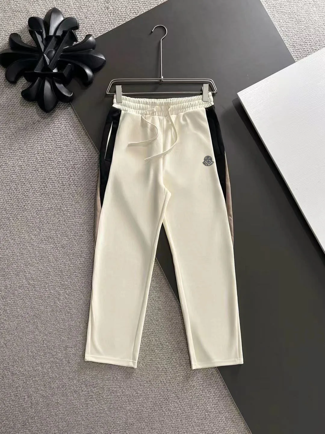 2-3 days to ship P720 Stone lsland/Stone Island joint MONCLER/Mongolian high quality 2025 autumn and winter new casual heavy industry suit exclusively developed by yb! High quality production! The top version of the trading company channel order, external orders for imported custom fabrics, high breathability and comfort, impeccable details, absolutely worth buying! This type of suit is also a must-have for lazy people. You don’t have to think about how to match it, you can just get it in one set! Brand element design concept, delicate and soft feel! It presents a casual cut and the upper body shape is great! On sale simultaneously on the official website! From a high-end men's positioning brand, the low-key luxury taste is irresistible! Exquisite workmanship and impeccable quality! The overall style is simple, fashionable and timeless, fully meeting the requirements of stylish and tasteful dressing! Size: M to 4XL (or state your height and weight when placing an order)
