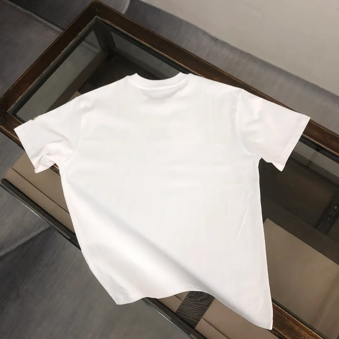 P150 MONCLER 25 latest short-sleeved T-shirt for couples ~ brand new element letter printing design ~ the fabric upper body is comfortable and breathable, not stiff, slim cut, made of high-end custom-made pure cotton fabric! The upper body is comfortable and stylish, and it can be worn alone as an inner layer. It is a must-have for fashionistas! ! ! Color: Black White Royal Blue Light Gray Dark Gray Size: S M L XL (Loose fit! Please state your height and weight when placing an order)