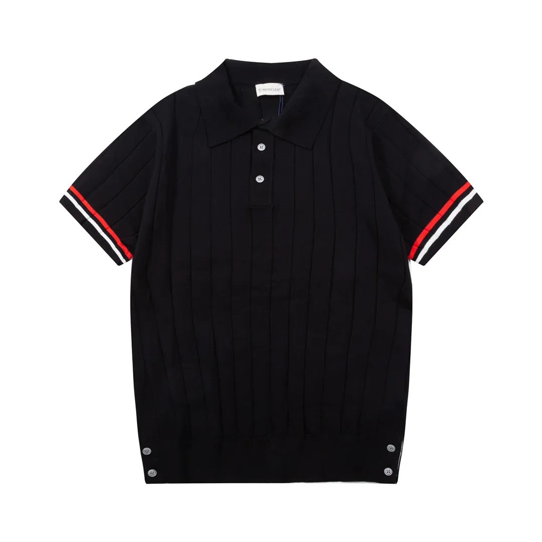 P190 MONCLER Mouth Covered Sleeve Color Block Knitted Polo Shirt Upgraded, inspired by the 1980s retro Original fabric Official same style Polo shirt Customized mesh sweater knitted fabric Very comfortable to the touch Latest brick cabinet synchronization for spring and summer Fashionable and individual Super versatile and good-looking style Very suitable for both men and women A must-have style Tag Collar label Washed wheat Complete with three standards Color: Black Size: M-3XL