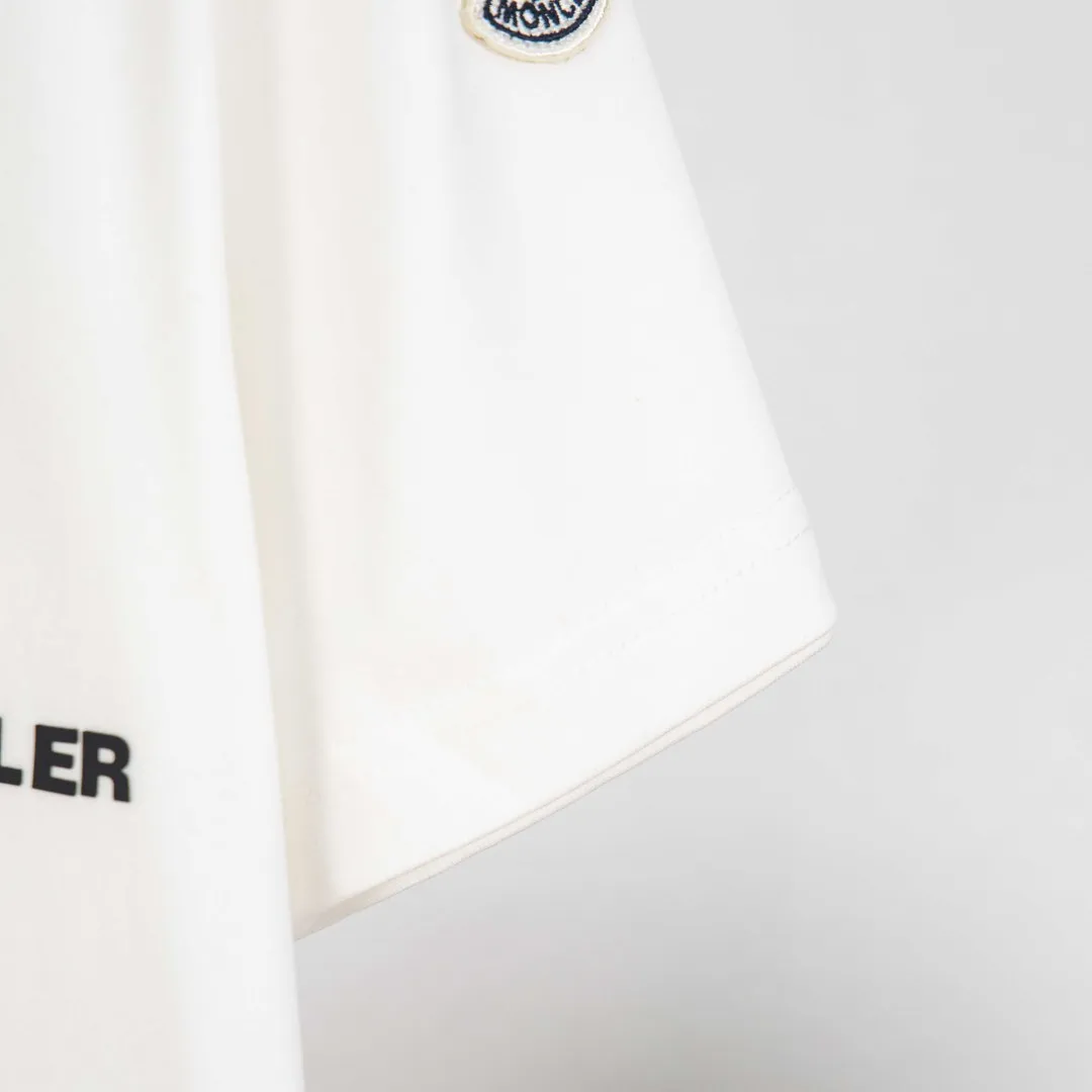 P190 zp version [exclusive supply] MONCLER/muzzled 300g round neck short-sleeved T-shirt brand classic three-dimensional offset printing letter LOGO embossing process official synchronization high version high quality fashion personality versatile trend pure original quality original fabric hangtag collar label washed wheat three standards complete Color: black. White. Size: S M L XL XXL Number: WS10018