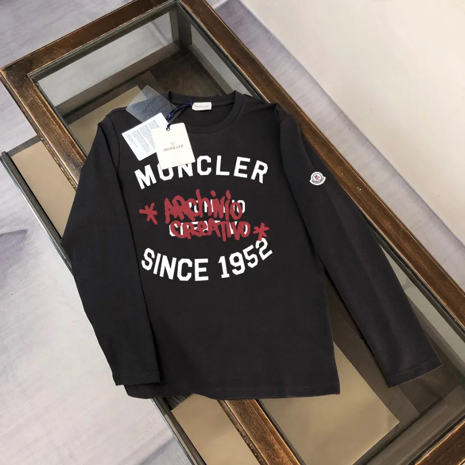 P180, a non-off-the-shelf model, you can trust it. Moncler printed long-sleeved T-shirt, 240g breathable cotton fabric, very soft and comfortable texture, does not shrink, does not deform, does not ball), can be worn alone as a base layer. Original customized accessories, collar label, care mark, hangtag, packaging (perfect details) Color: White Black Size: XS S M L