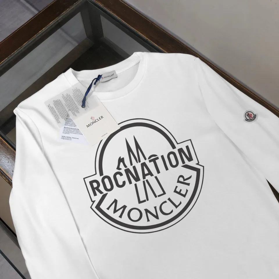 P180, a non-off-the-shelf model, you can trust it. Moncler printed long-sleeved T-shirt, 240g breathable cotton fabric, very soft and comfortable texture, does not shrink, does not deform, does not ball), can be worn alone as a base layer. Original customized accessories, collar label, care mark, hangtag, packaging (perfect details) Color: White Black Size: XS S M L