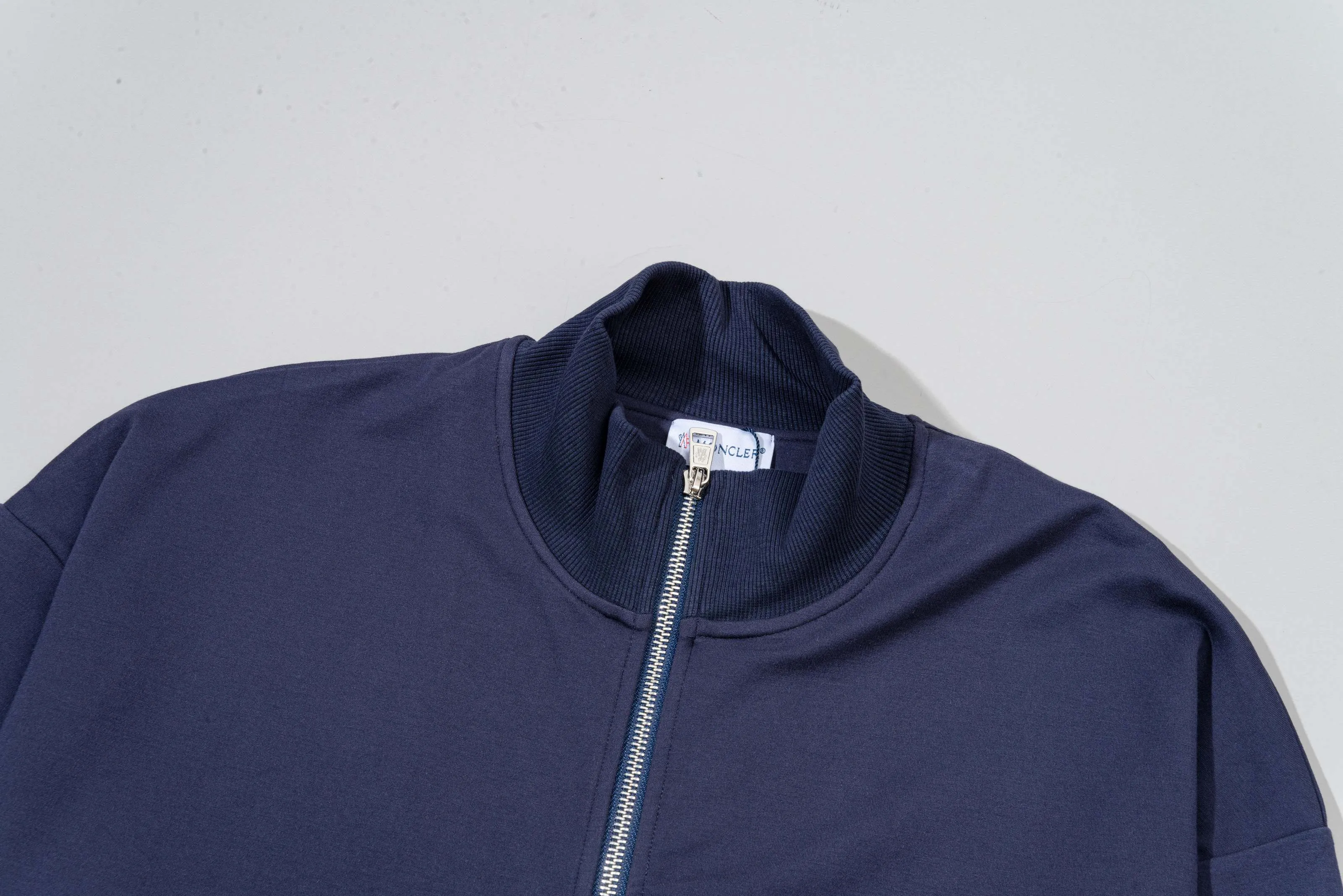 P270 MONCLER/Muzzle Custom fabric suit casual sweatpants Red and blue ribbon splicing design brand Zhangzi LOGO process Official synchronization High version High quality Fashion personality Versatile trend Pure original quality Original fabric Hang tag Collar label Washed wheat Complete three standards Color: blue. Gray. Size: S-2XL