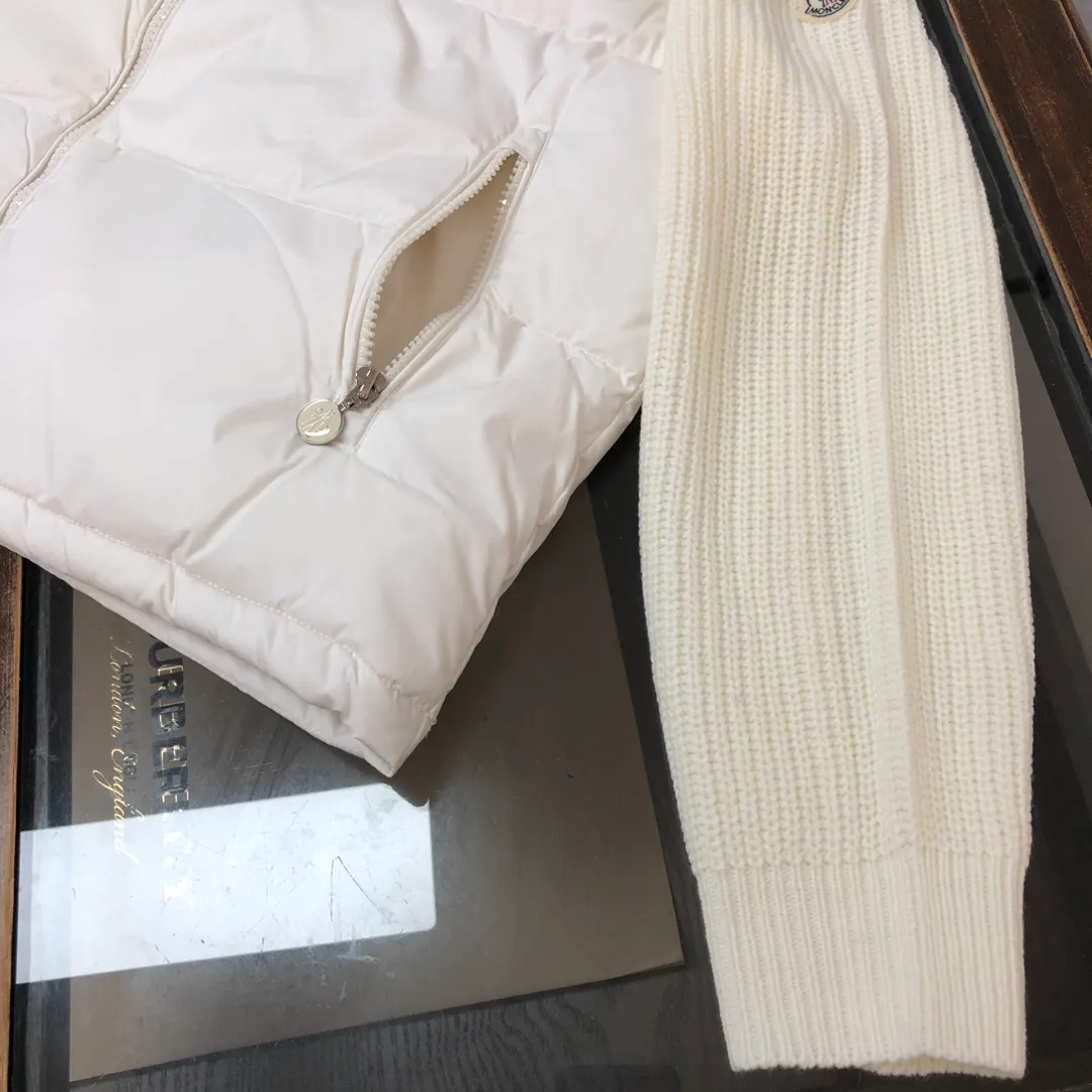 P600 💛Women's Moncler TRICOT women's patchwork wool down jacket, with stand-up collar and thick wool design, original molded hardware, and down filling, which can create a variety of looks according to the weather. A down jacket with great design and good looks, you can buy it directly with quality control. It is a high-end product not to be missed! ! Color: Black White Size: S M L