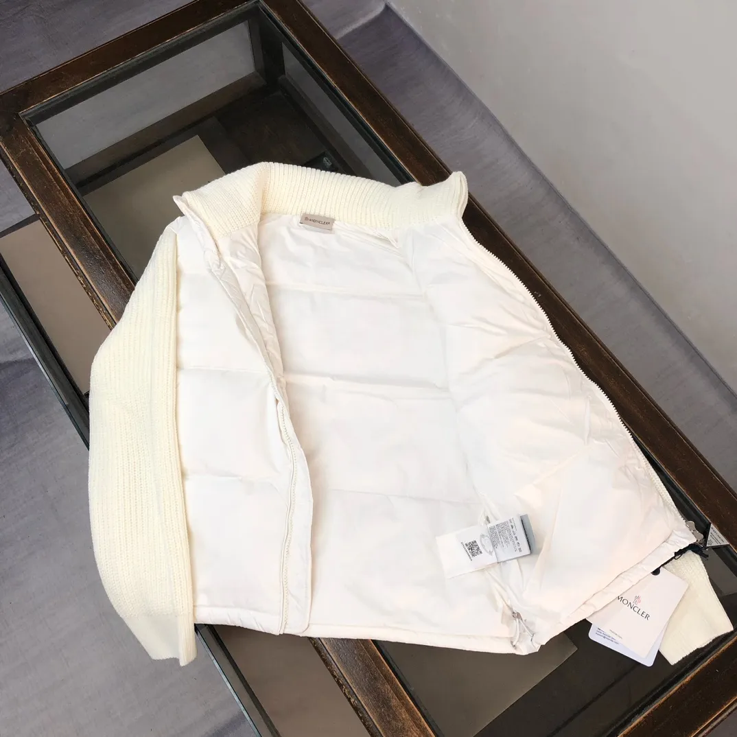 P600 💛Women's Moncler TRICOT women's patchwork wool down jacket, with stand-up collar and thick wool design, original molded hardware, and down filling, which can create a variety of looks according to the weather. A down jacket with great design and good looks, you can buy it directly with quality control. It is a high-end product not to be missed! ! Color: Black White Size: S M L