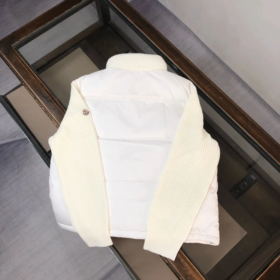P600 💛Women's Moncler TRICOT women's patchwork wool down jacket, with stand-up collar and thick wool design, original molded hardware, and down filling, which can create a variety of looks according to the weather. A down jacket with great design and good looks, you can buy it directly with quality control. It is a high-end product not to be missed! ! Color: Black White Size: S M L