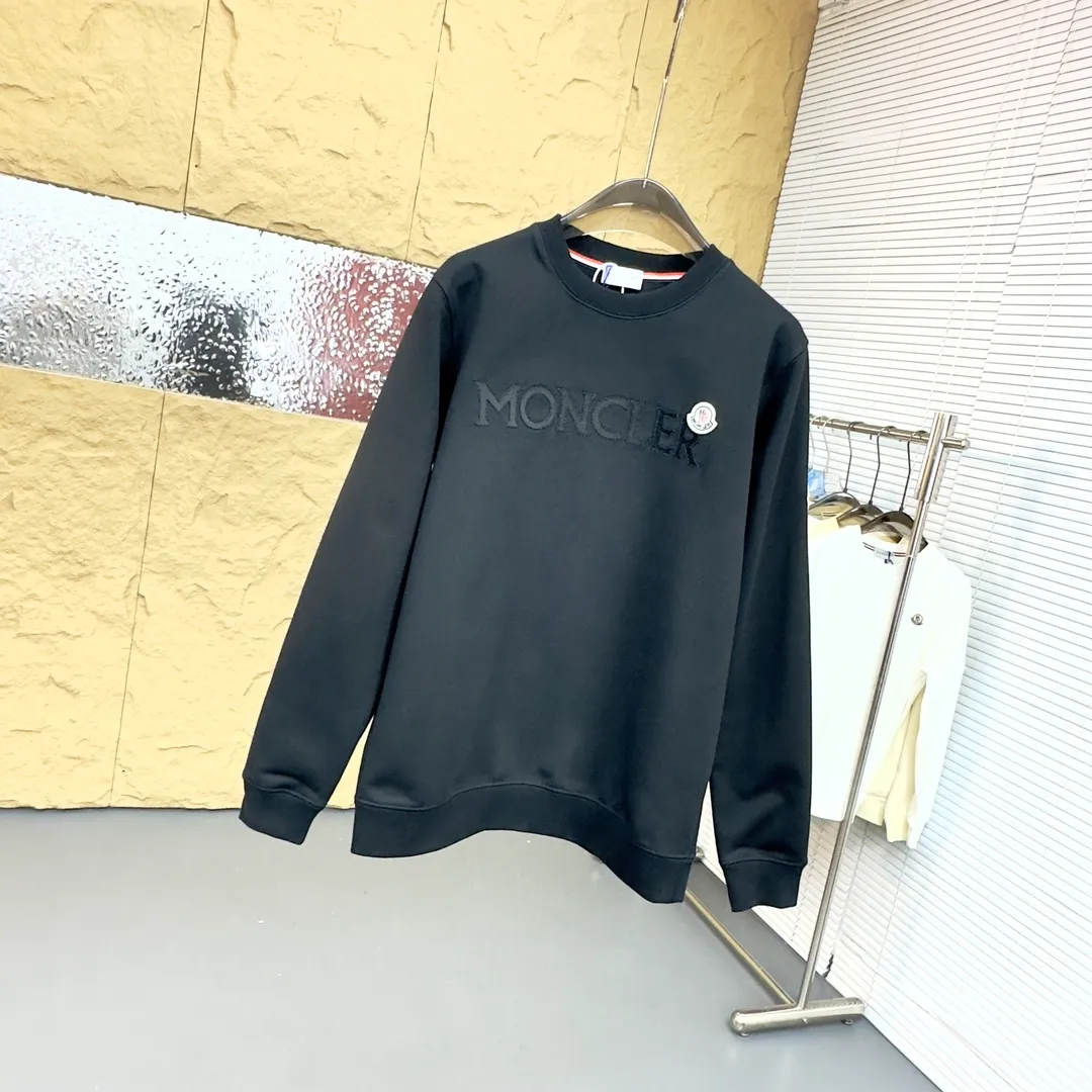 P280 Brand: Mengkou🤳𝐌𝐎𝐍𝐂𝐋𝐄𝐑 Fabric: ☑️Made of 440g double-strand pure cotton terry👕 Fabric: ☑️Thread with 1*1 double yarn thread. 🔜Comes with dyeing in the same tank. Craftsmanship: ☑️The embroidery uses 3D three-dimensional embroidery technology, 🇧🇫The original computer scan and print is restored 1:1. The pattern is clear and the needle count is dense. It is a rare high-end product on the market! 🇲🇩All three standards are complete! Size: ☑️S 〰️M 〰️L 〰️XL 〰️XXL