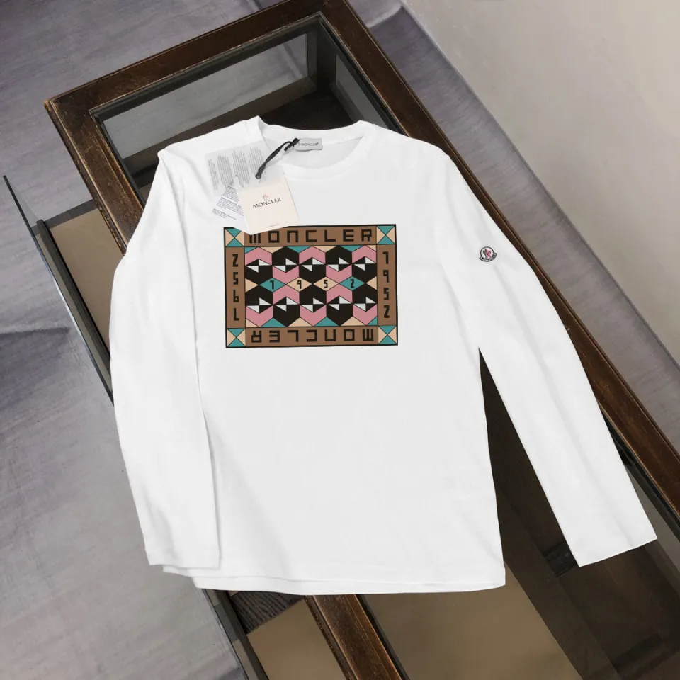 P180, a non-off-the-shelf model, you can trust it. Moncler printed long-sleeved T-shirt, 240g breathable cotton fabric, very soft and comfortable texture, does not shrink, does not deform, does not ball), can be worn alone as a base layer. Original customized accessories, collar label, care mark, hangtag, packaging (perfect details) Color: White Black Size: XS S M L
