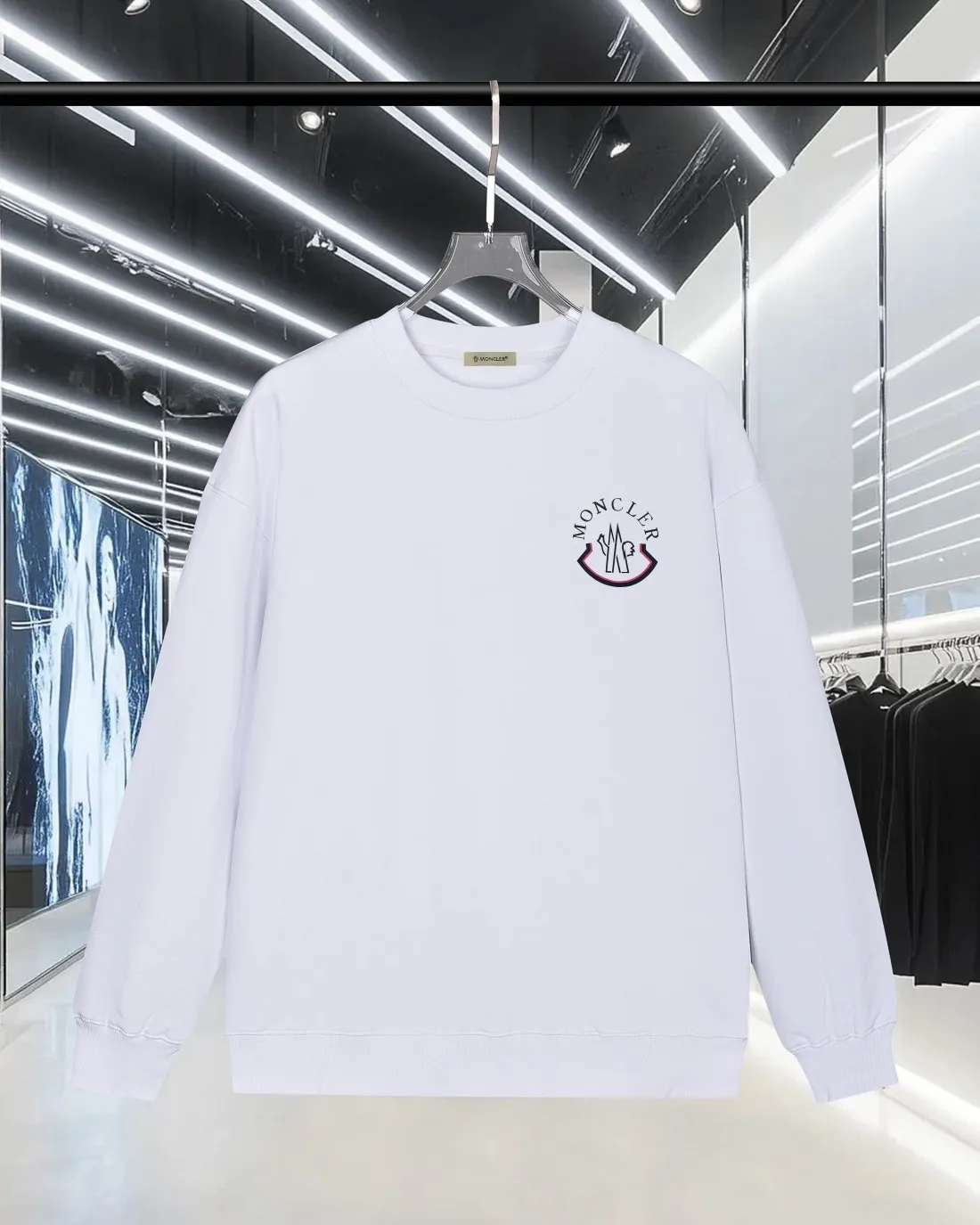 P220 (shipped the next day) MONCLER/Mongolian 2025Fw new autumn and winter style 400g pullover round neck long-sleeved sweatshirt Color-blocked double-sided offset letter logo embossing process Same style for men and women Brand classic Pure cotton fabric Official synchronization High version High quality Fashionable personality Versatile trend Pure original quality Original fabric Hang tag Collar label Washed wheat Complete three labels Color: Black. White. Size: S-XL
