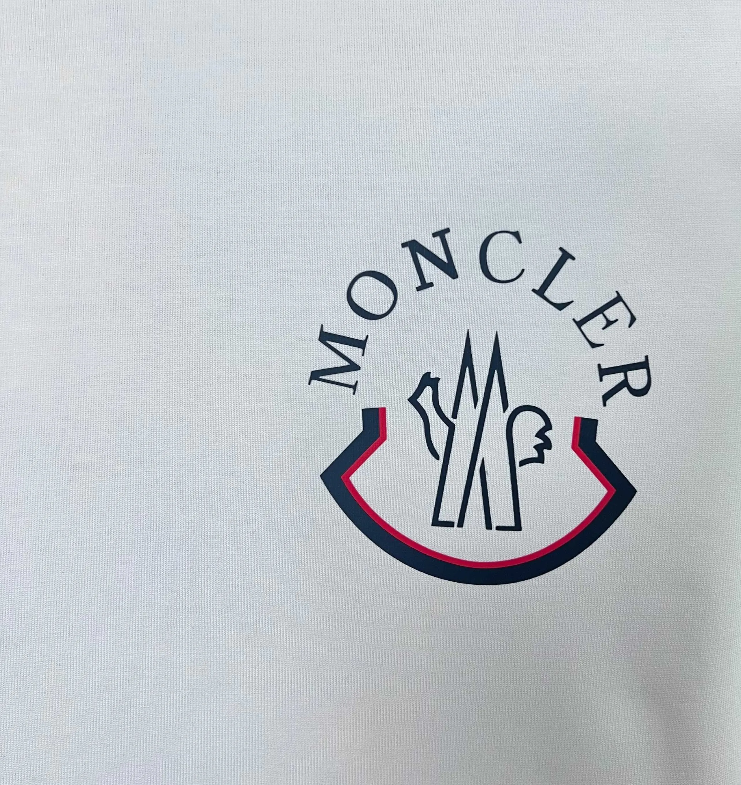 P220 (shipped the next day) MONCLER/Mongolian 2025Fw new autumn and winter style 400g pullover round neck long-sleeved sweatshirt Color-blocked double-sided offset letter logo embossing process Same style for men and women Brand classic Pure cotton fabric Official synchronization High version High quality Fashionable personality Versatile trend Pure original quality Original fabric Hang tag Collar label Washed wheat Complete three labels Color: Black. White. Size: S-XL