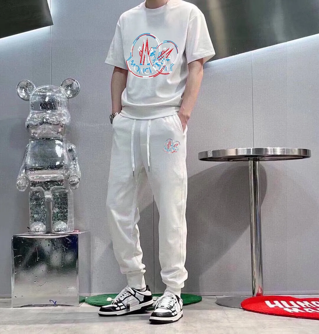 P330 [MONCLER Mouth Mouth] (Fat Man's Gospel) The same style as the 2025 official website. World-renowned luxury brand. Summer men's (double mercerized) high-quality 🐂 suit. It is made of imported original single fabrics. It is a fashion trend of the season and a versatile hit. Simple and elegant, precise workmanship allows you to be at the pinnacle of fashion. Size: M-5XL (can be worn up to 220 pounds)