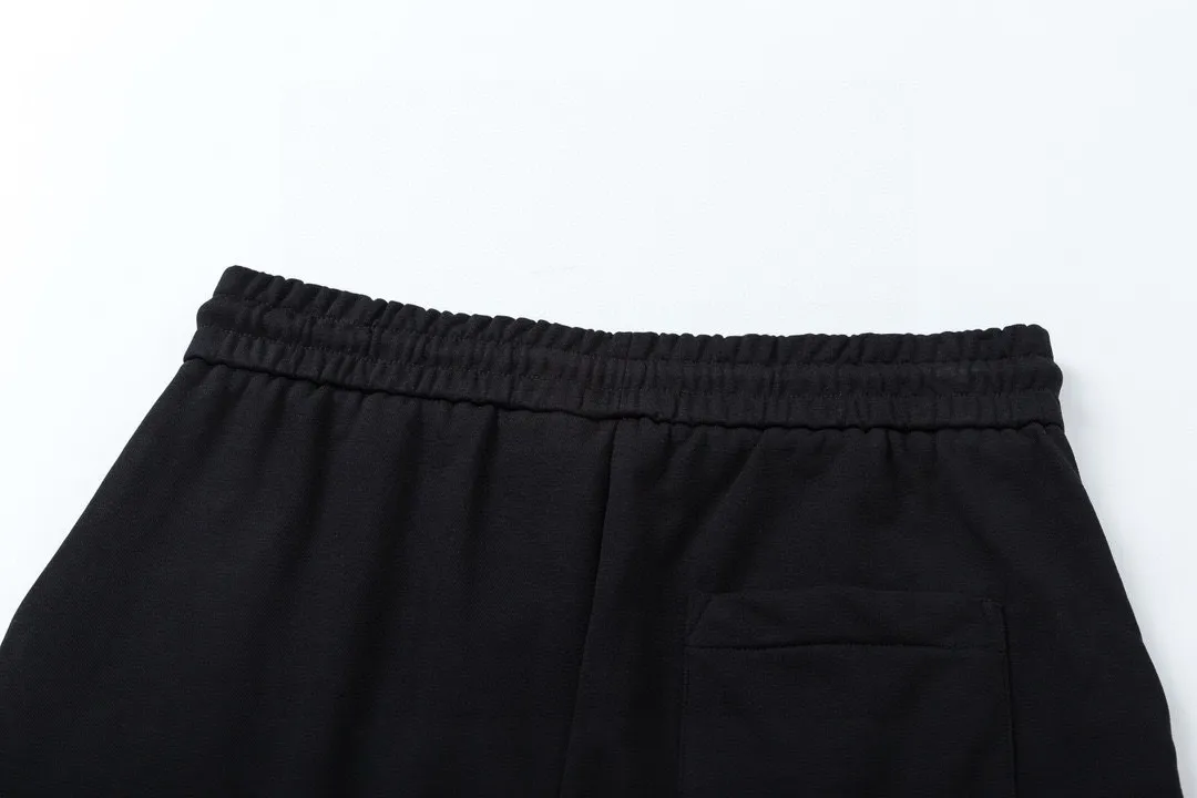 P170 Moncler 2025 new style, light luxury, defective logo printing, essential for daily commuting for men and women, casual shorts · Customized terry fabric · Elastic + drawstring adjustable waist · Complete waist tag and three wash marks Color: Black Size: XS S M L