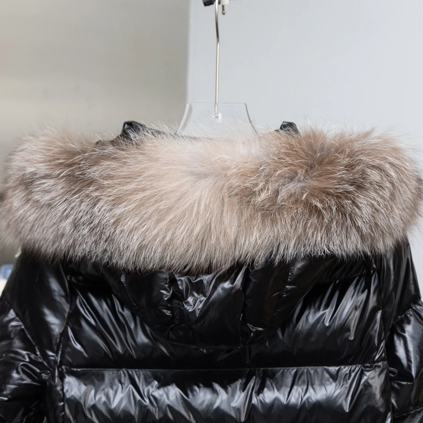 P1060 ❤️❤️❤️❤️This is the perfect version of the Meng Mou down jacket!!! It gives you enough warmth from head to toe. The most annoying thing is that it is also slim-fitting. It also uses Meng Mou’s classic shiny material. All this will definitely create a new generation of Meng Mou’s hot style!!! Please remember its name. Hudson... Such hot style will be made all over the world. What we can do is to give you authentic products from the counter... no matter from the filling degree of the down, the color of the fabric, or the gloss of the fox fur. The fineness of the hardware supports your unconditional comparison... ⚠️Thank you🙏 Mengkou's constantly upgraded anti-counterfeiting technology makes authentic down jackets stand out in minutes...NFC anti-counterfeiting technology. If you have an Android phone with NFC function, hurry up and experience the latest anti-counterfeiting technology after receiving the goods...⚠️Silver fox fur collar Each silver fox fur collar is imported from Finland and is unique. Many people say that the feel is different. That's because every fox is different. Just like the fur of each of us is different, it is a truth. If it is all the same softness, it is artificial processing....⚠️Goose down filling 95 European standard goose down filling. Real top goose down. The softness and warmth are unparalleled. The whole dress is 100% goose down filling. When you touch it with your hands, you can feel it without any impurities and softness. This is the most intuitive feeling...⚠️ Comes standard with a dustproof bag. It is perfect for giving as a gift. The latest moncler HUDSON Silver Fox Extra Long Down Jacket If you like it, don't miss it.... This is the perfect version of a muffler down jacket!!!! It gives you enough warmth from head to toe. The most annoying thing is that it is also slim. It also uses the classic glossy material of the muffler. All this will definitely create a new generation of muzzle hits!!! Please remember its name. Hudson... Such hot styles will be made all over the world. What we can do is to give you the authentic products from the counter... No matter from the filling degree of the down or the color of the fabric The glossiness of the fox fur and the fineness of the hardware all support your unconditional comparison... ⚠️Thank you🙏 Mengkou's constantly upgraded anti-counterfeiting technology makes authentic down jackets stand out in minutes...NFC anti-counterfeiting technology. If you have an Android phone with NFC function, hurry up and experience it after receiving the goods. The latest anti-counterfeiting technology...⚠️Silver Fox Fur Collar Each silver fox fur collar is imported from Finland and is unique. Many people say that the feel is different. Dear, it’s because every fox is different, just like the fur of each of us is different. If all the softness is the same, it is artificial processing....⚠️Goose down filling 95 European standard goose down filling, real top goose down, softness and warmth are unparalleled. The whole dress is 100% goose down filling. When you receive the goods, you can touch it with your hands and feel it. There are no impurities and softness. This is the most intuitive feeling...⚠️ Comes standard with a dustproof bag. It’s perfect for giving as a gift or for personal wear. The latest moncler HUDSON silver fox extra long down jacket. If you like it, don’t miss it.... Color: black, size: 1234