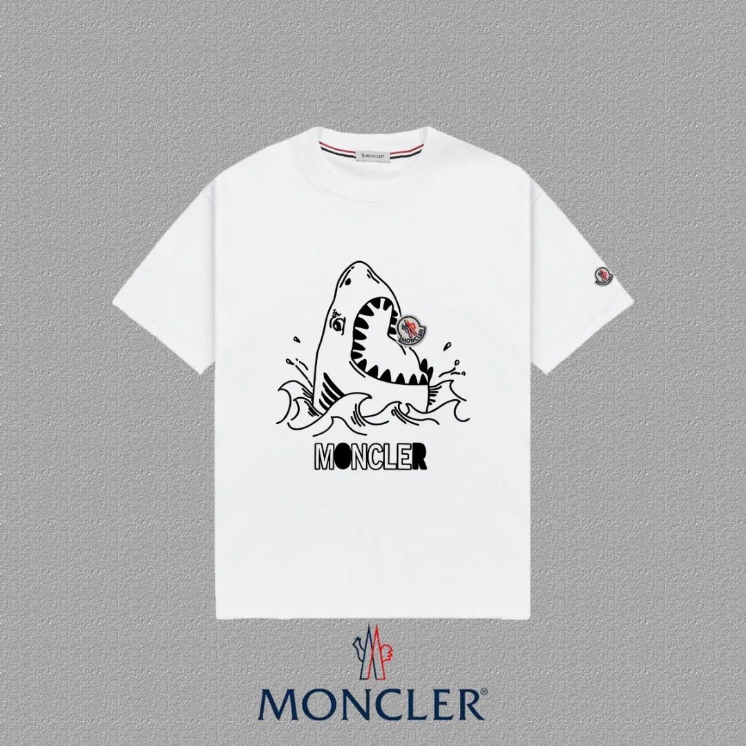 P140 🔥 [MONCLER] 2025FW short-sleeved T-shirt with badge + LOGO, high-end 26s double yarn 300g fabric, heavy fabric, custom stretcher rib, same vat and dye, complete three standards, same style for men and women, color: black, white, size: S M L XL 2XL