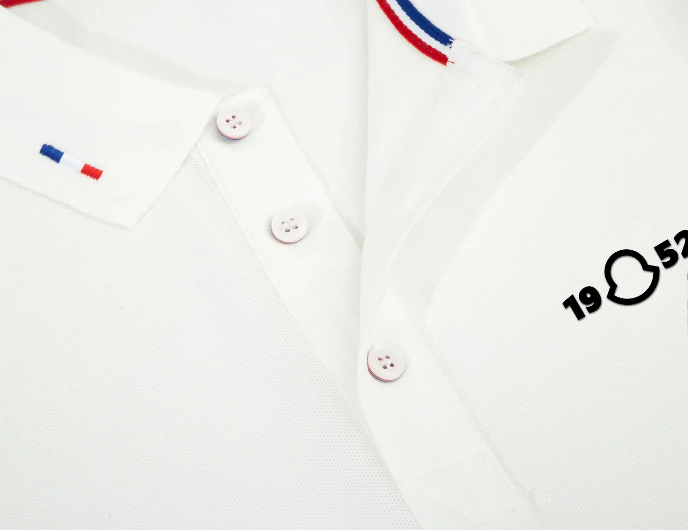 P210 MONCLER/Muzzled New style logo embroidered lapel long-sleeved polo shirt.  A simple yet refined T-shirt. The best item to create a modern and elegant look. Excellent channel product! Customer-supplied Piquet porous fiber pique cotton fabric, which can be called a "breathing fabric."  The unparalleled texture is inseparable from the exquisite materials used in craft tailoring. The craft knitted quilted design makes the hand feel extremely smooth and delicate without any roughness. The original logo design is more luxurious and noble. The upper body is comfortable and classy. The hand feels very smooth and soft. It can be easily controlled regardless of business, fashion or leisure. The age span is very large, which conforms to the trendy and practical dressing customs. It is the first choice for senior urban fashion people.  Black/white/Tibetan orchid Size: M~3XL