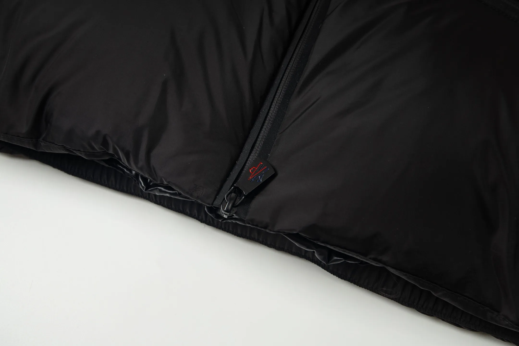 P1000 moncler/Mongolian 2025 Autumn and Winter New 🆕Down Jacket Original customized hardware accessories are all imported and original customization Welcome to compare Absolutely high quality Super soft Filled with fluffy and full feathers Super heavy workmanship The fabric is well-made 👍The version is perfect Note⚠The fabric is super comfortable Exclusive model Non-market goods Same style for men and women Size: 1 2 3 4 5