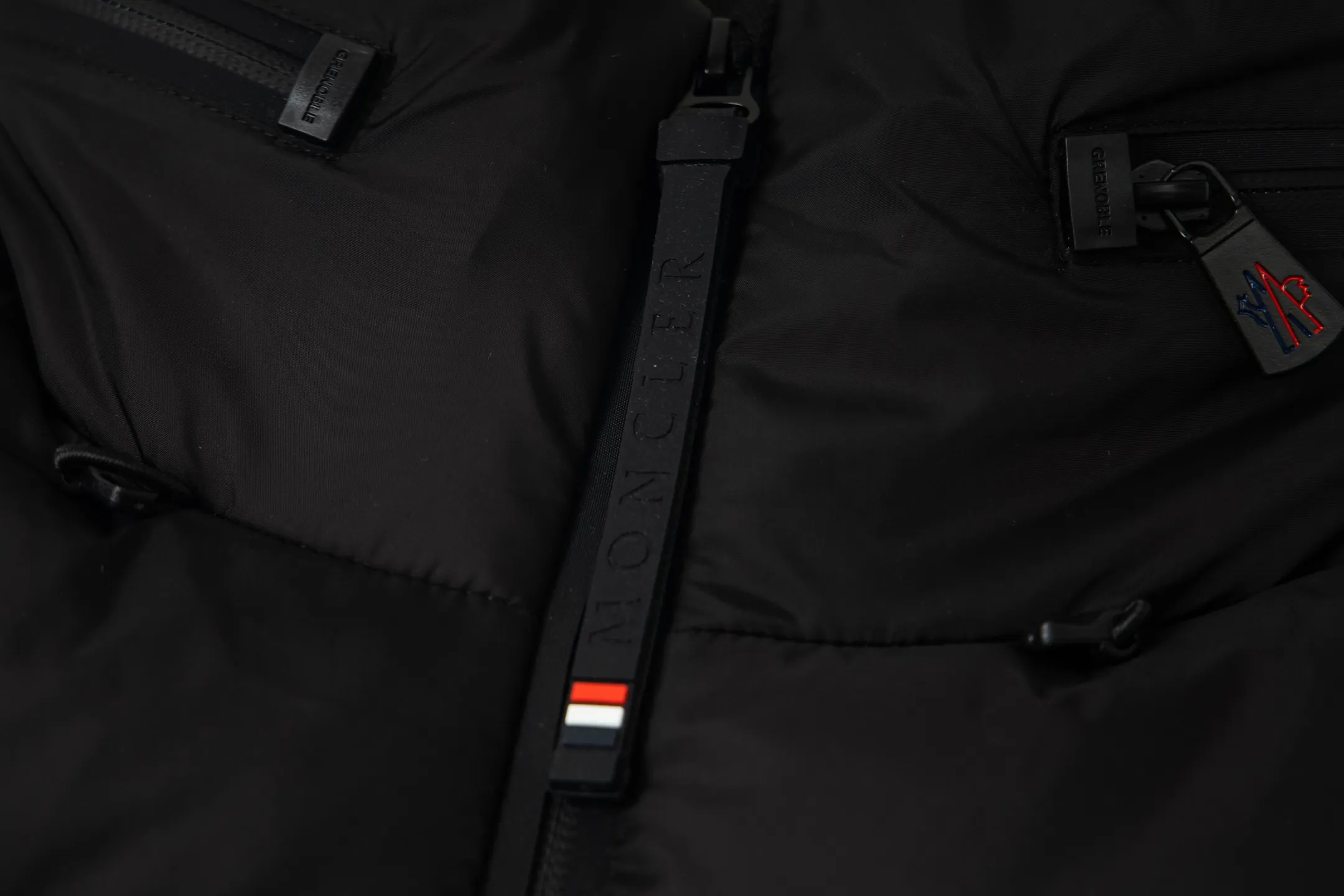 P1000 moncler/Mongolian 2025 Autumn and Winter New 🆕Down Jacket Original customized hardware accessories are all imported and original customization Welcome to compare Absolutely high quality Super soft Filled with fluffy and full feathers Super heavy workmanship The fabric is well-made 👍The version is perfect Note⚠The fabric is super comfortable Exclusive model Non-market goods Same style for men and women Size: 1 2 3 4 5