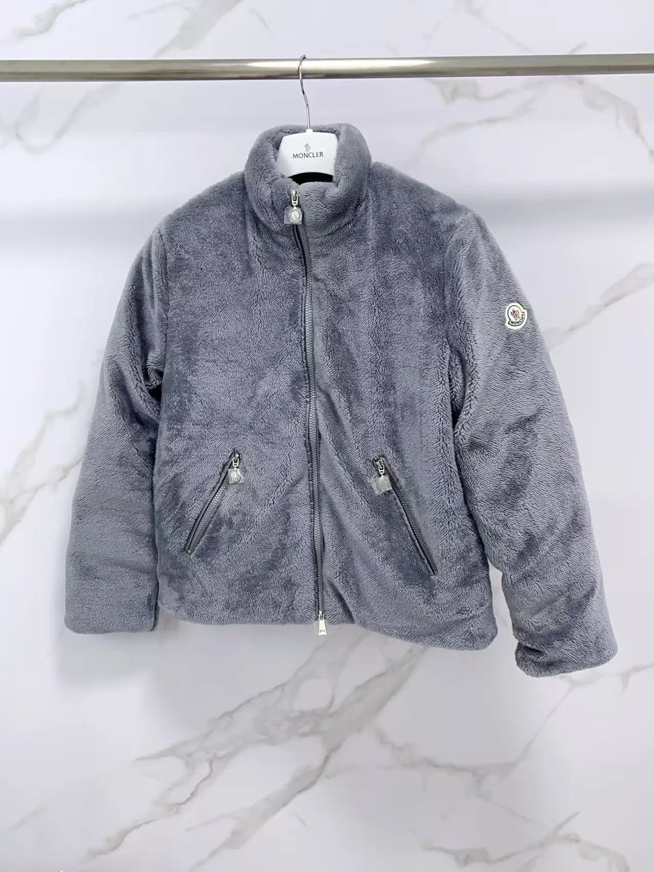 P820 ​​🆕❤️Moncler model: Polignac en teddy splicing design, filled with goose down ~ Super soft texture, delicate material for skin care ~ 2025 new color pink, gray, off-white Buy now 👉