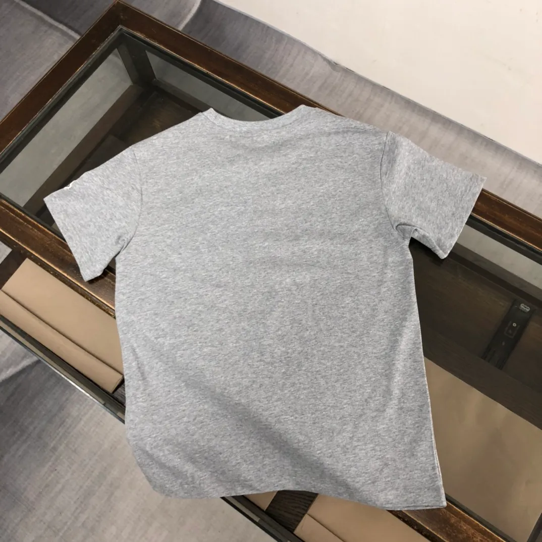 P160 Moncler 2025 new men's round neck short-sleeved couple T-shirt, new spring and summer product, high quality 🔥🔥Fashionable and versatile, customized imported fabrics, comfortable to wear, breathable, fashionable without losing personality, casual and casual upper body, handsome and stylish, showing the temperament of a big brand. All three standards are complete! ! Color: black white gray Size: S-XL (loose fit)