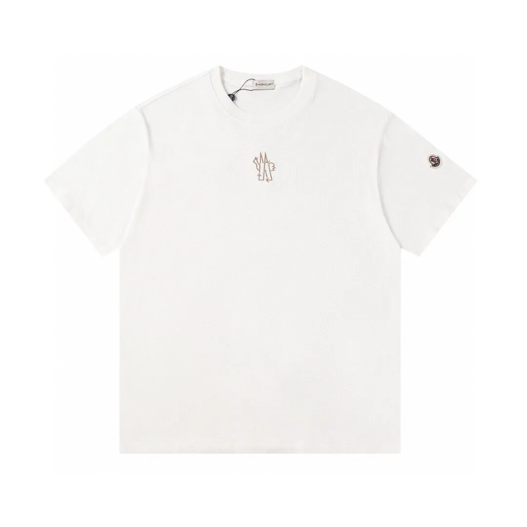 P134 Style No.: 824 〈MONCLER〉The price of the hood is actually quite advantageous. Those who have been to the counters should all know that the price of the hood is not much cheaper than Gucci Burberry. It is just relatively low-key and unwilling to hype. It is a piece of whether you want to buy it or not. It has an arrogant existence... Exclusively customized 270 grams of 32-count double yarn smooth cotton. The texture is very soft and comfortable. 100% different from the top fabrics in the market (does not shrink, deform, or pill). Matched with 320g 1*1 thread (fabric threads are dyed in the same vat, no color difference, threads are not easy to deform) Color: Black White Size: S-XL