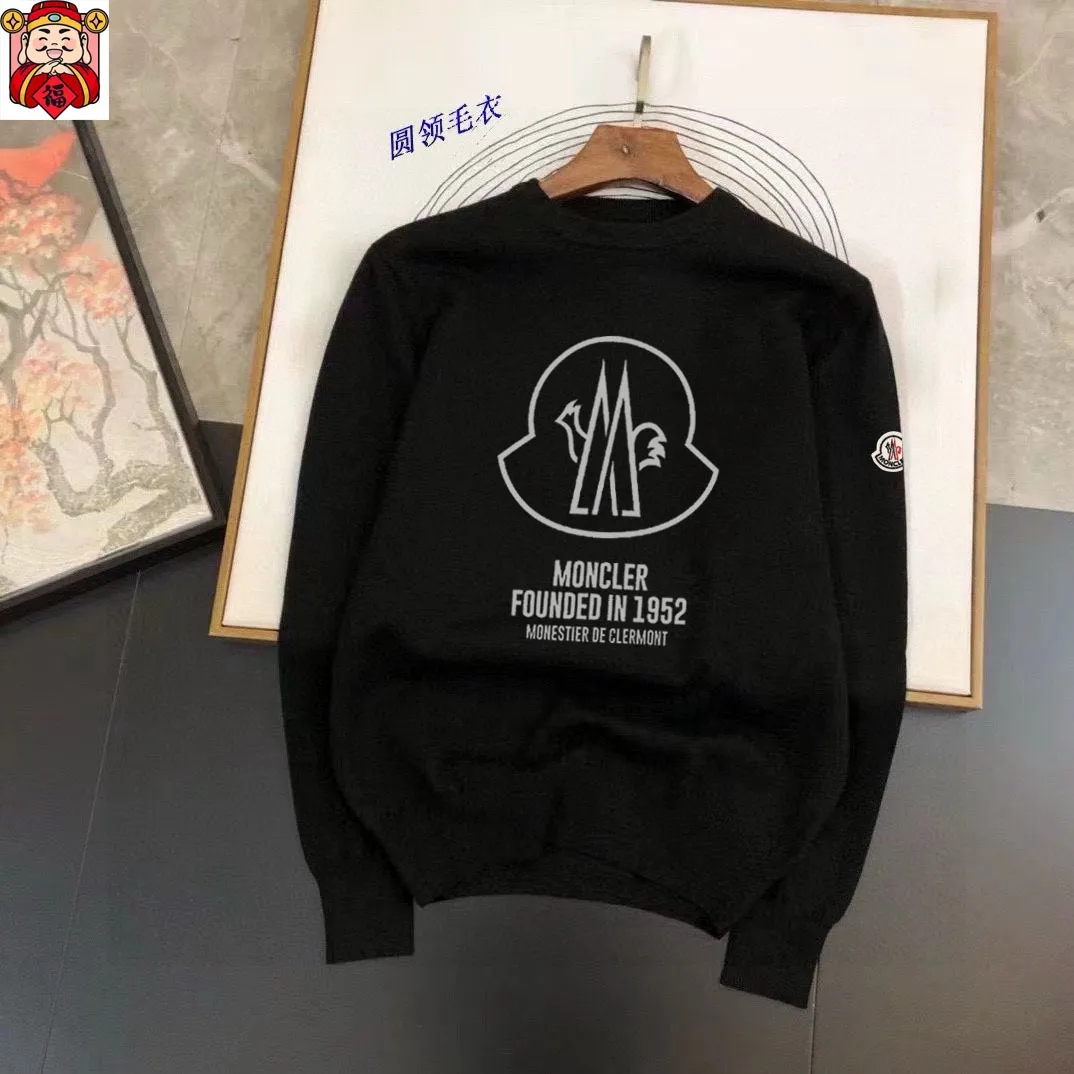 P220 MONCLER】Autumn and winter classic round neck pullover sweater, in full condition! ! ! Wool blended fabric, the latest model in 2025, golden ratio! ! Slim-fitting soft gold, versatile and practical item, the combination and practicality are extremely powerful, simple and elegant, and classy! To create your own style, it is highly recommended to buy it in two colors. The standard slim fit tailoring process is suitable for both young and old men. It is knitted from wool and will not cause any discomfort! While keeping warm, it is stylish, textured and wearable, and the classic logo with contrasting colors on the chest feels in place! ! Recommended for regular customers! ! Size M-3XL (maximum wear: 190 pounds)