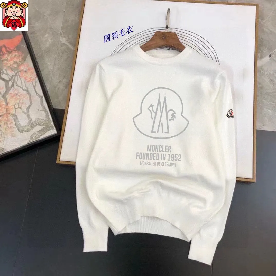 P220 MONCLER】Autumn and winter classic round neck pullover sweater, in full condition! ! ! Wool blended fabric, the latest model in 2025, golden ratio! ! Slim-fitting soft gold, versatile and practical item, the combination and practicality are extremely powerful, simple and elegant, and classy! To create your own style, it is highly recommended to buy it in two colors. The standard slim fit tailoring process is suitable for both young and old men. It is knitted from wool and will not cause any discomfort! While keeping warm, it is stylish, textured and wearable, and the classic logo with contrasting colors on the chest feels in place! ! Recommended for regular customers! ! Size M-3XL (maximum wear: 190 pounds)