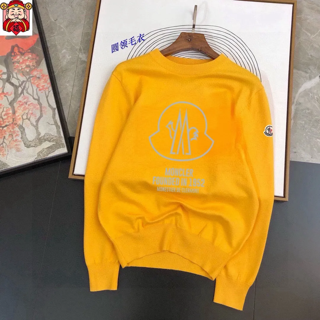 P220 MONCLER】Autumn and winter classic round neck pullover sweater, in full condition! ! ! Wool blended fabric, the latest model in 2025, golden ratio! ! Slim-fitting soft gold, versatile and practical item, the combination and practicality are extremely powerful, simple and elegant, and classy! To create your own style, it is highly recommended to buy it in two colors. The standard slim fit tailoring process is suitable for both young and old men. It is knitted from wool and will not cause any discomfort! While keeping warm, it is stylish, textured and wearable, and the classic logo with contrasting colors on the chest feels in place! ! Recommended for regular customers! ! Size M-3XL (maximum wear: 190 pounds)