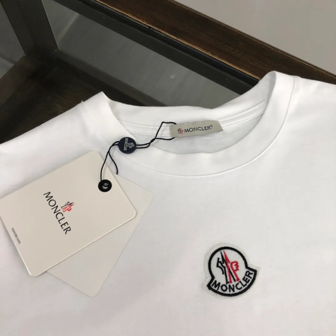 P160 🔥Moncler's new summer minimalist short-sleeved T-shirt. This T-shirt is the crystallization of Moncler's pure personality and functionality. It is specially designed to create a casual look. It is suitable for matching with various clothing. It is made of custom-woven high-density cotton fabric! Black White S~XL