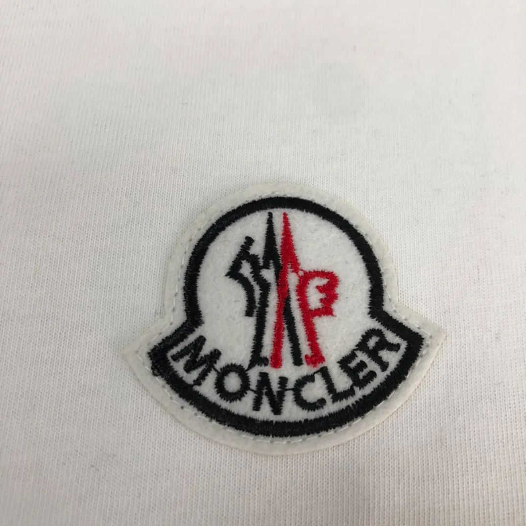 P160 🔥Moncler's new summer minimalist short-sleeved T-shirt. This T-shirt is the crystallization of Moncler's pure personality and functionality. It is specially designed to create a casual look. It is suitable for matching with various clothing. It is made of custom-woven high-density cotton fabric! Black White S~XL