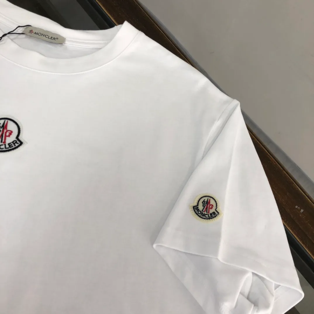 P160 🔥Moncler's new summer minimalist short-sleeved T-shirt. This T-shirt is the crystallization of Moncler's pure personality and functionality. It is specially designed to create a casual look. It is suitable for matching with various clothing. It is made of custom-woven high-density cotton fabric! Black White S~XL